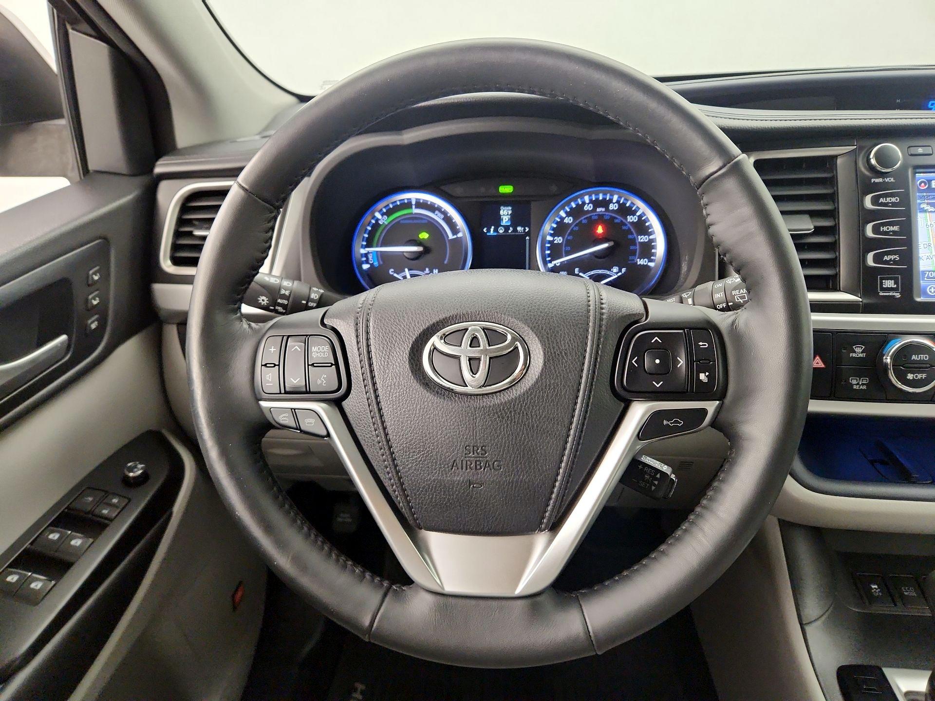Thumbnail: 2015 Toyota Highlander - 10