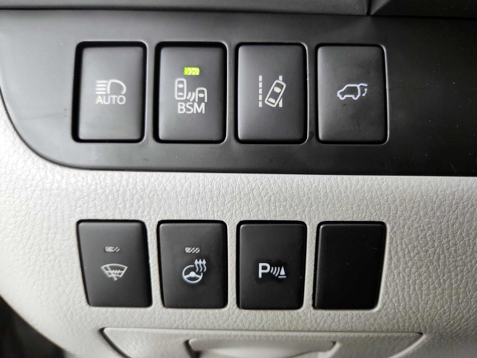 Thumbnail: 2015 Toyota Highlander - 13
