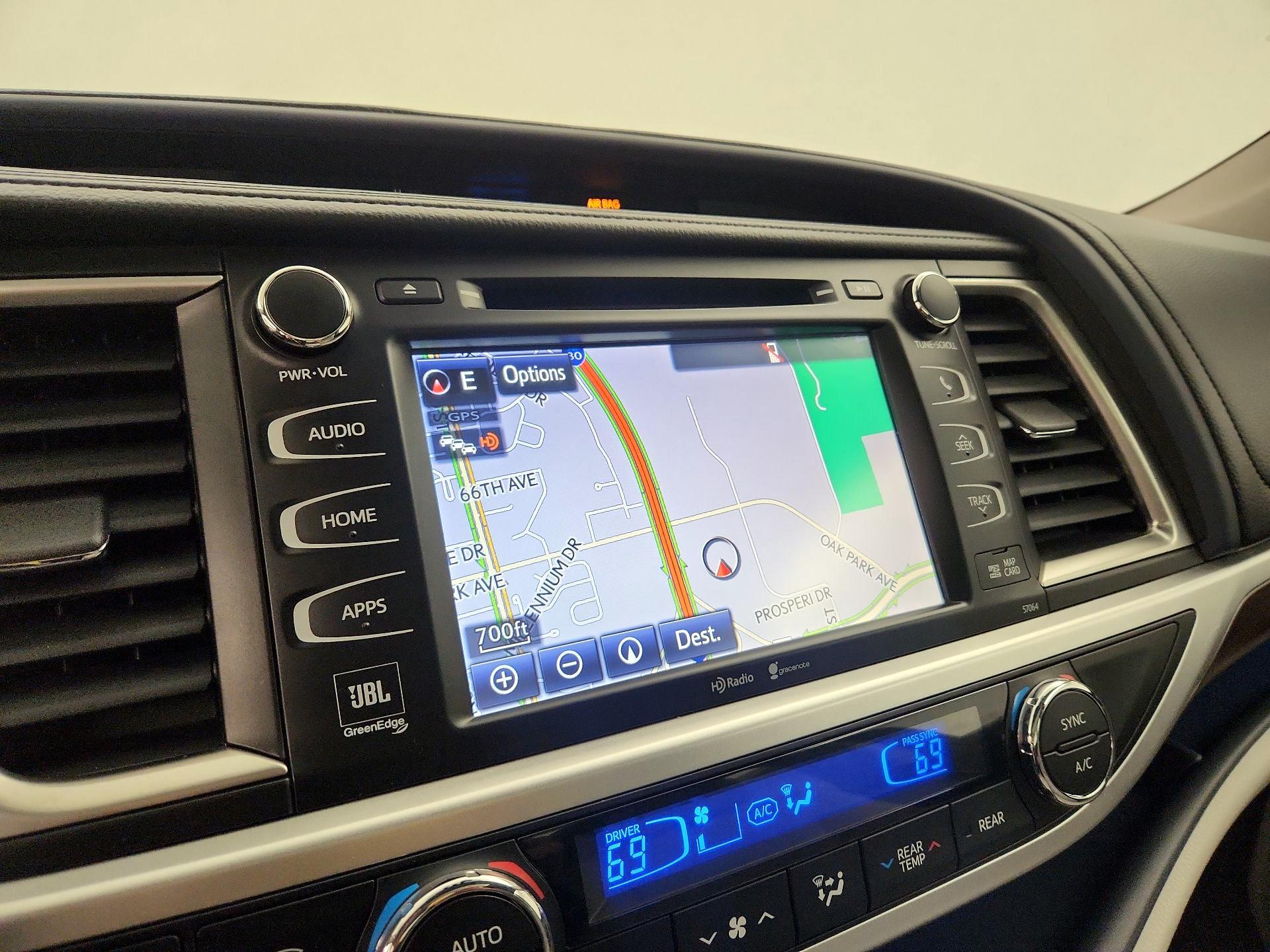 Thumbnail: 2015 Toyota Highlander - 14