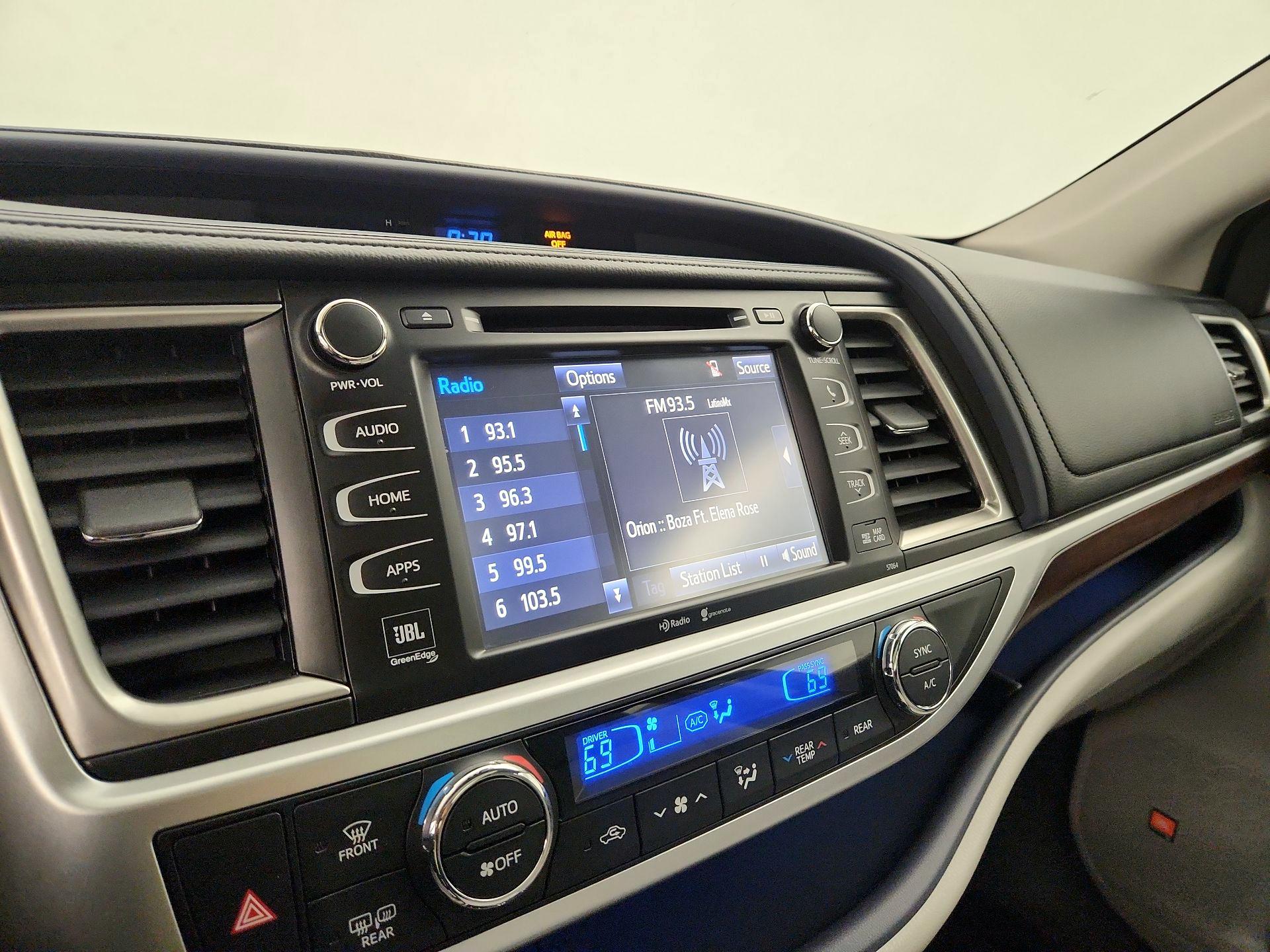 Thumbnail: 2015 Toyota Highlander - 16