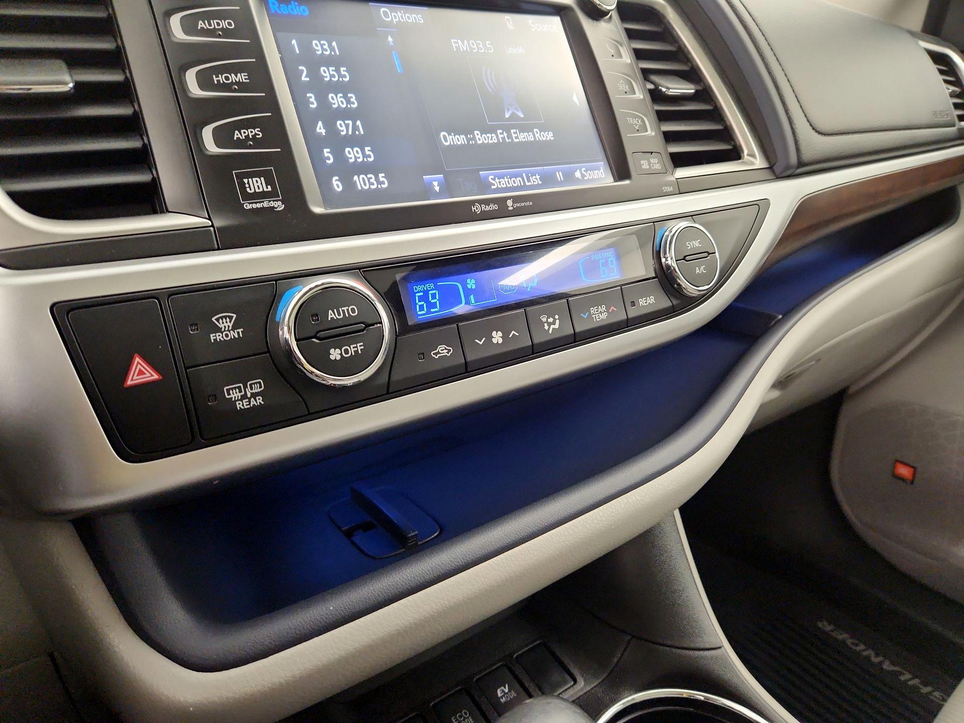 Thumbnail: 2015 Toyota Highlander - 17