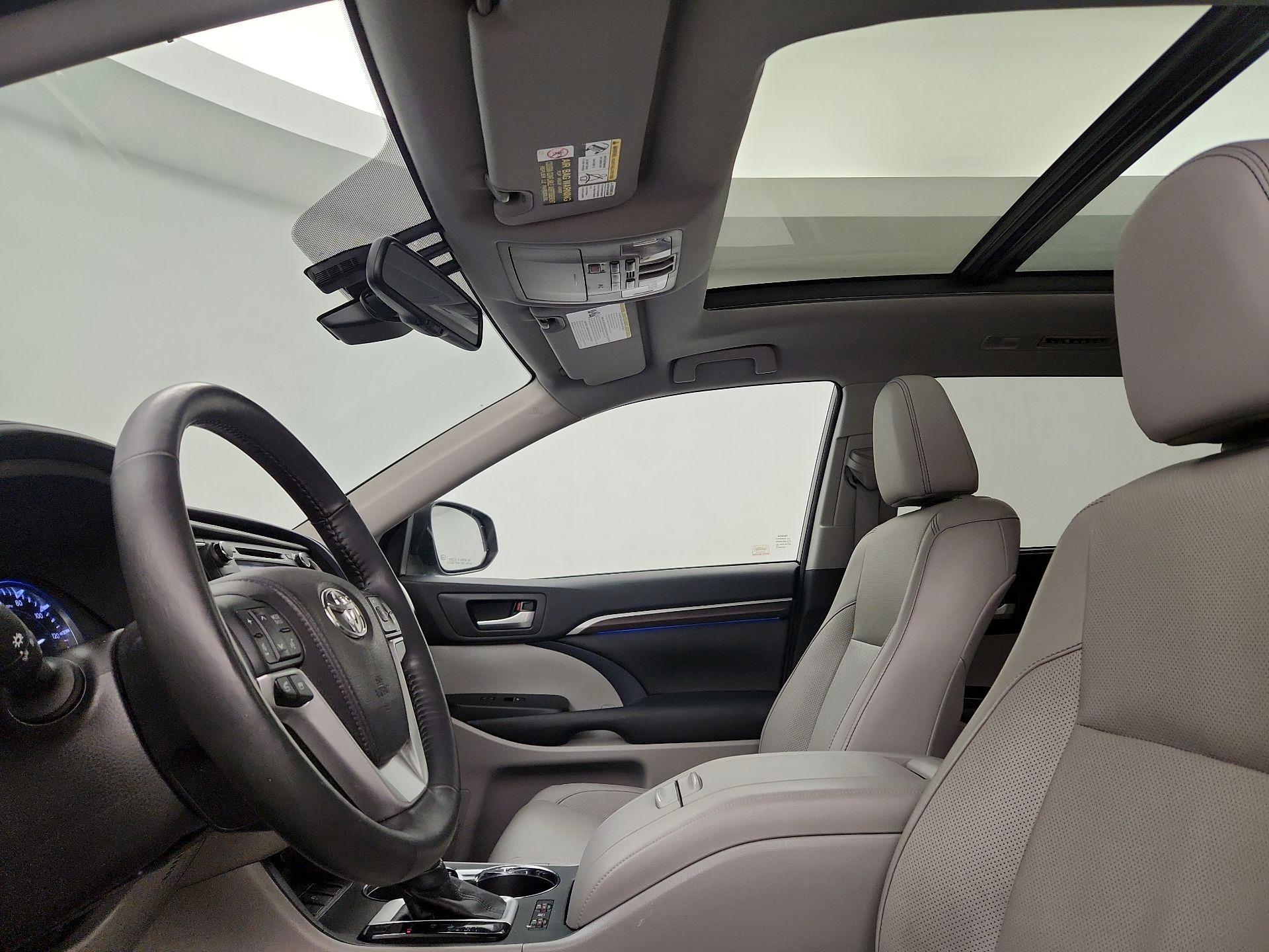 Thumbnail: 2015 Toyota Highlander - 20