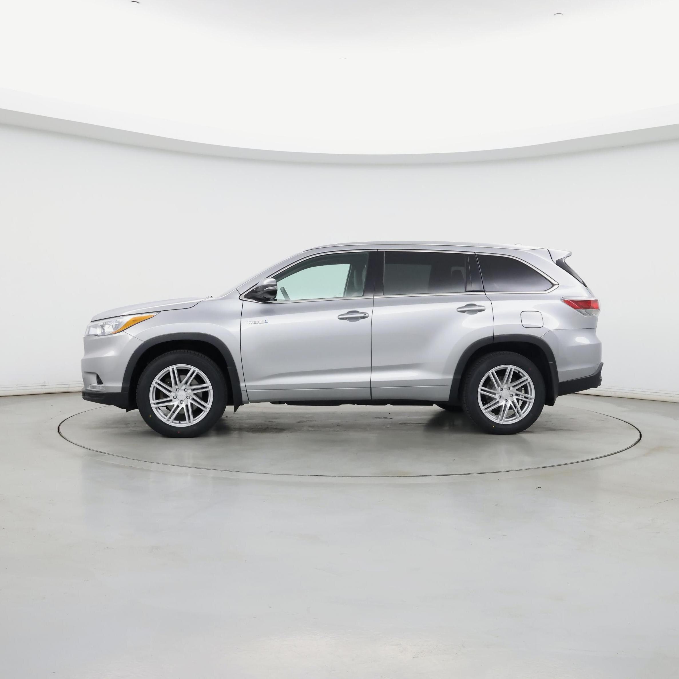 Thumbnail: 2015 Toyota Highlander - 3