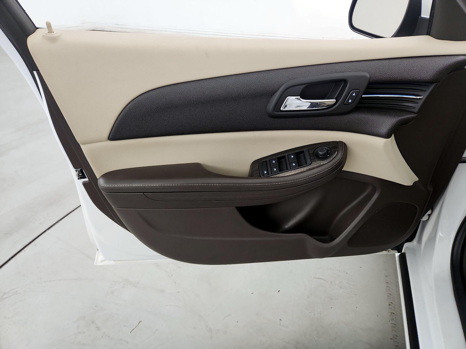 Thumbnail: 2015 Chevrolet Malibu - 12