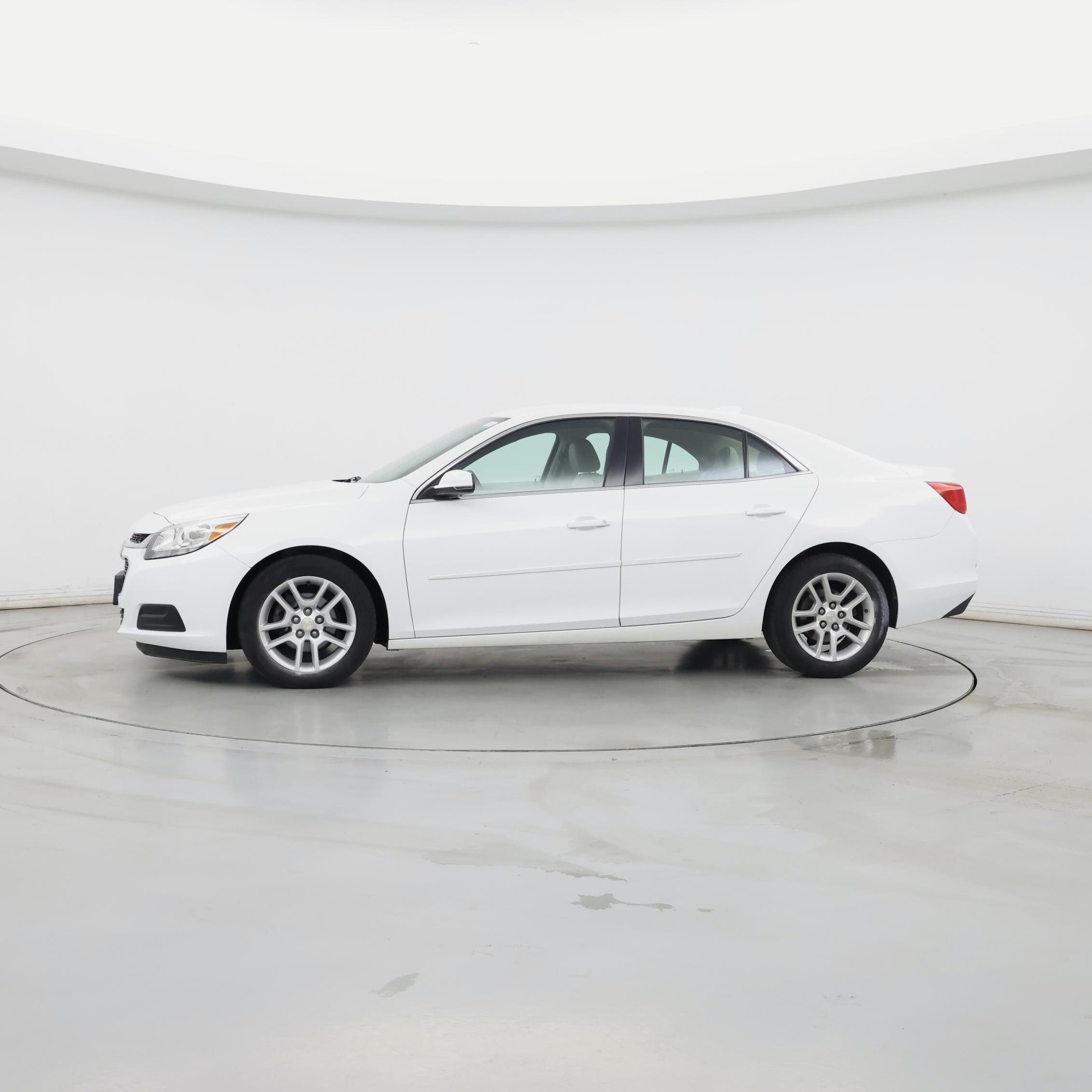 Thumbnail: 2015 Chevrolet Malibu - 3