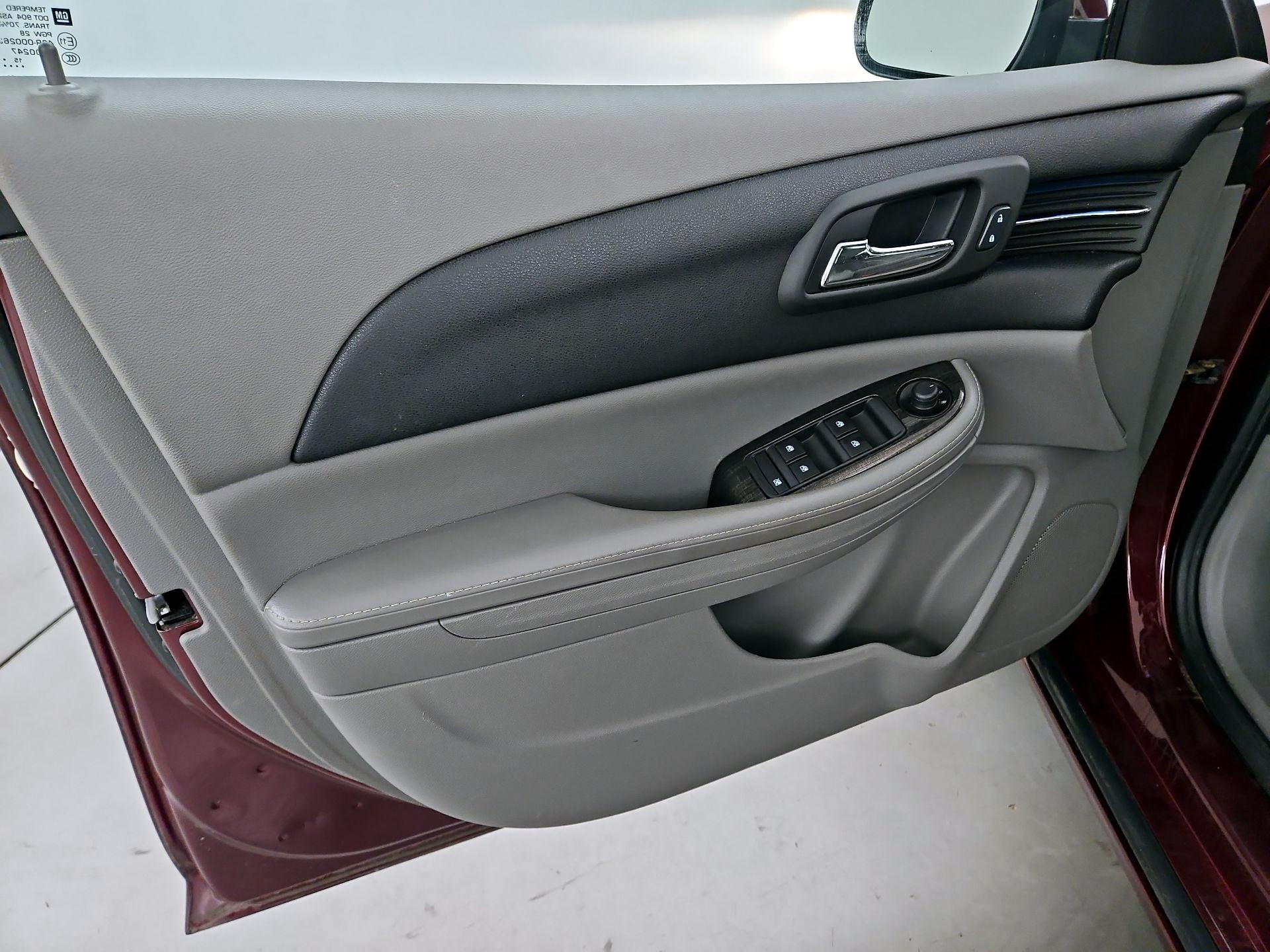 Thumbnail: 2016 Chevrolet Malibu - 12
