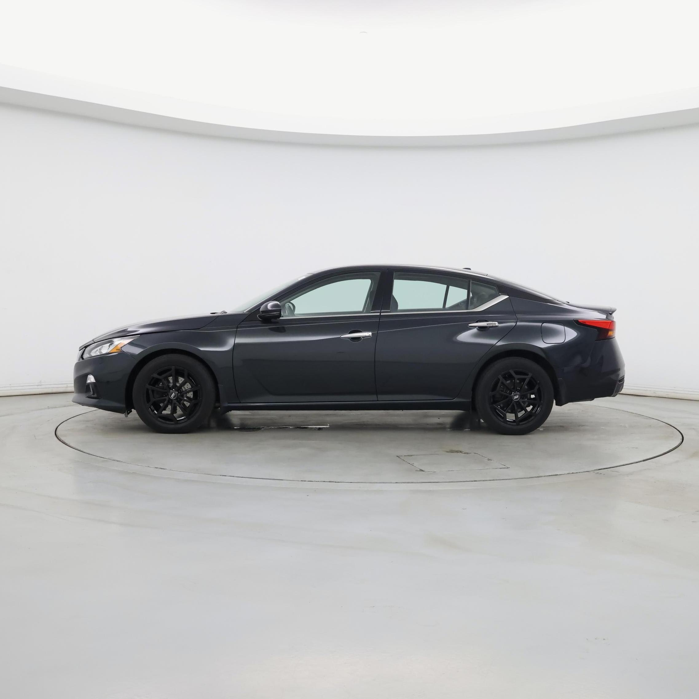 Thumbnail: 2020 Nissan Altima - 3
