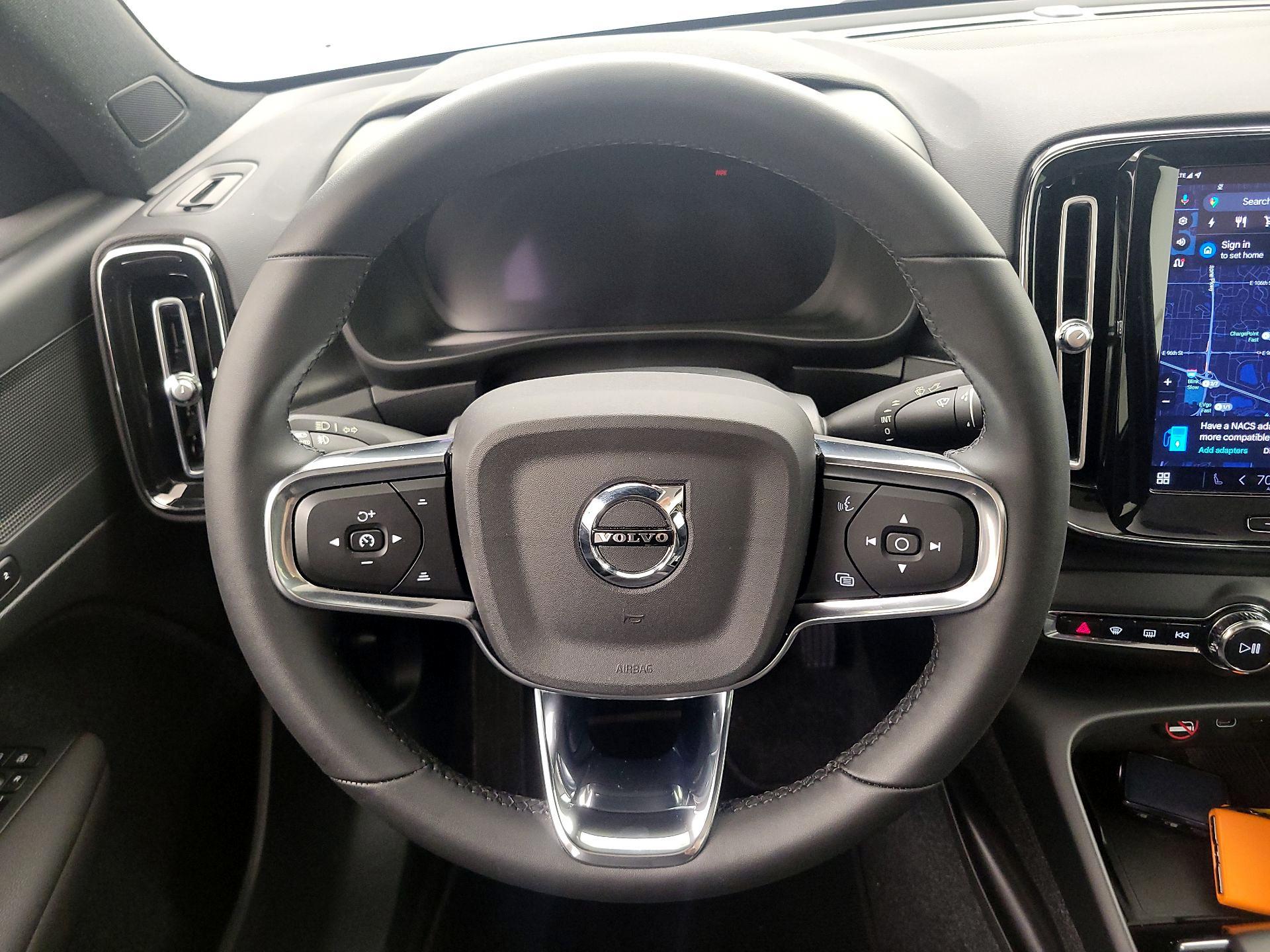 Thumbnail: 2023 Volvo C40 - 10