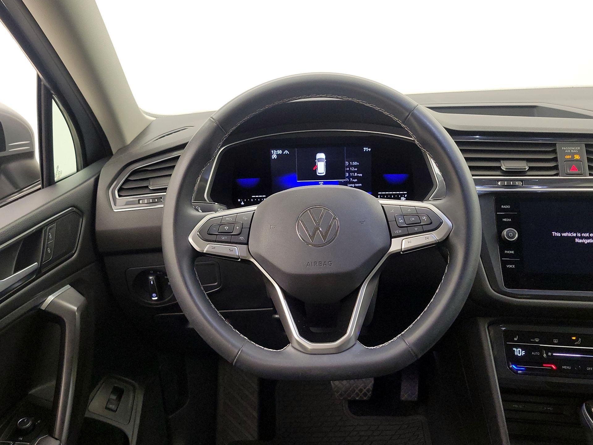 Thumbnail: 2022 Volkswagen Tiguan - 10
