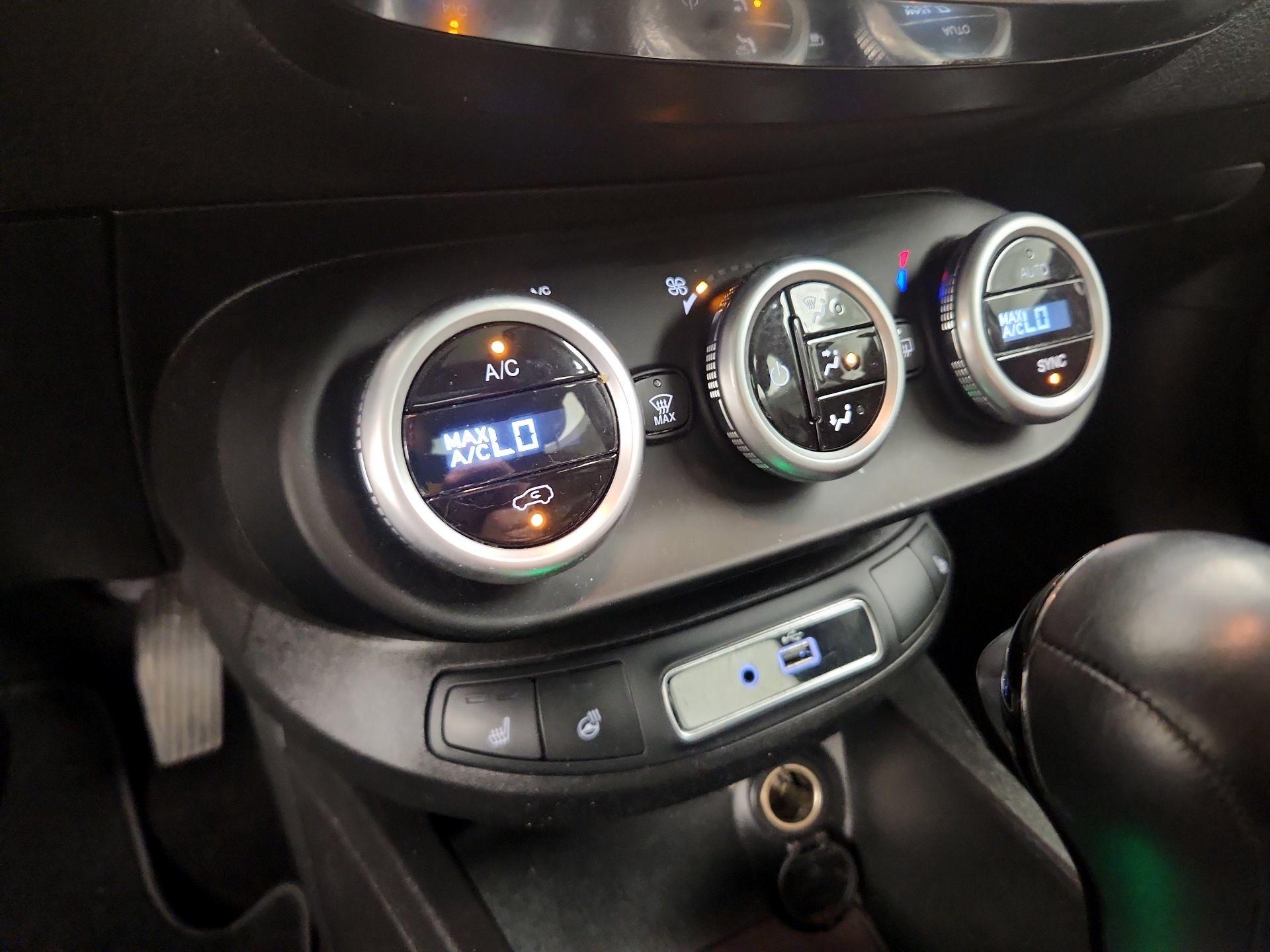 Thumbnail: 2017 Fiat 500X - 17