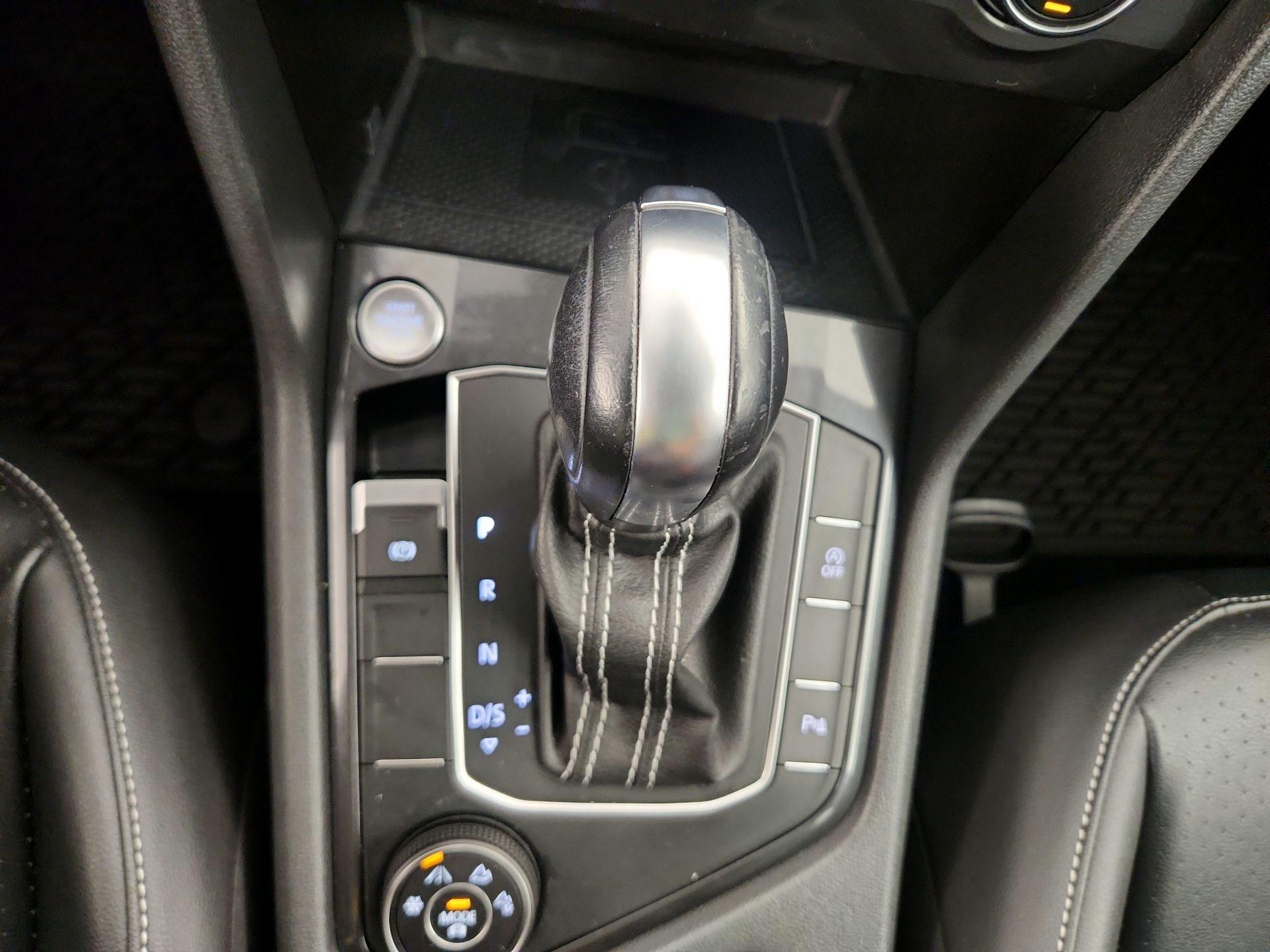 Thumbnail: 2021 Volkswagen Tiguan - 17