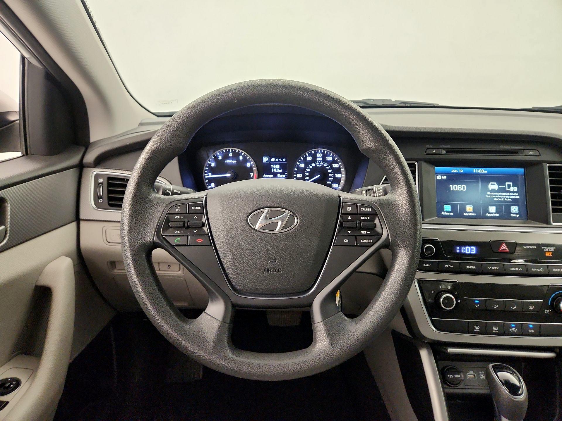 Thumbnail: 2016 Hyundai Sonata - 10