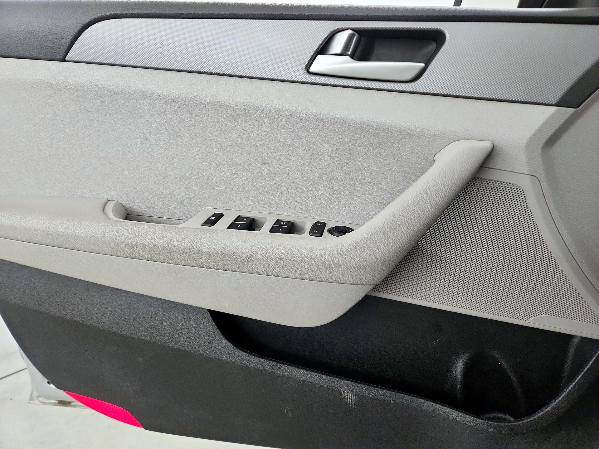 Thumbnail: 2016 Hyundai Sonata - 12