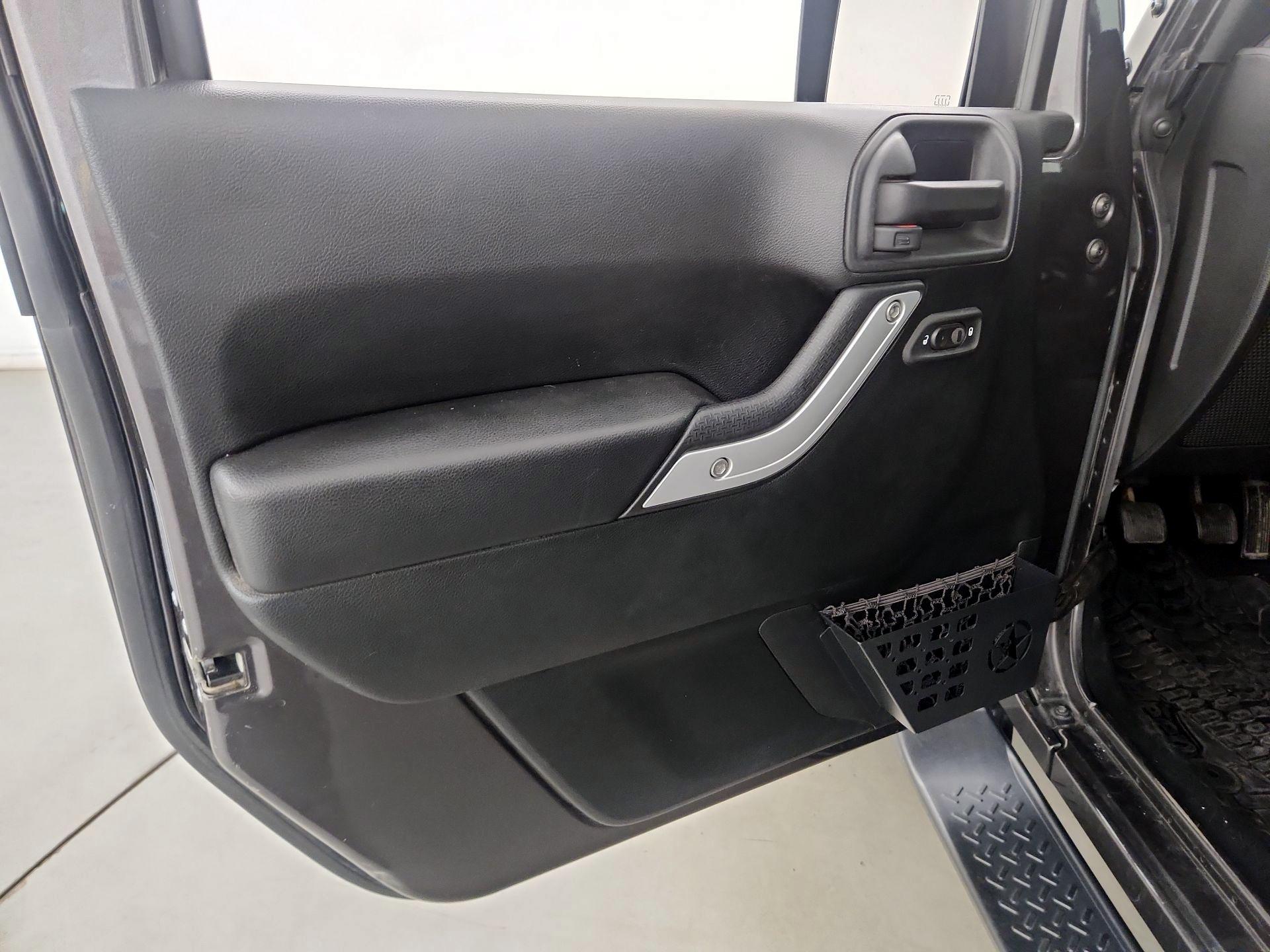 Thumbnail: 2017 Jeep Wrangler - 12