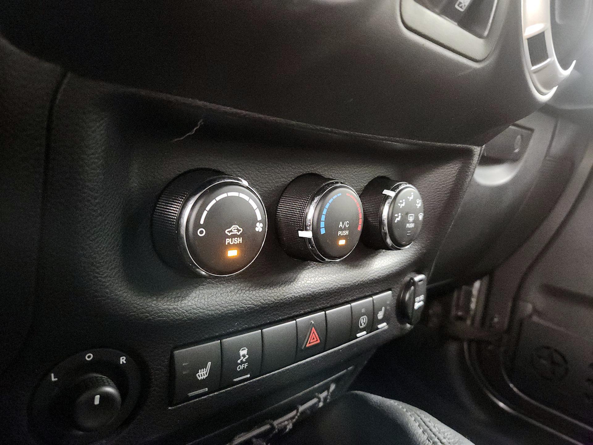Thumbnail: 2017 Jeep Wrangler - 14