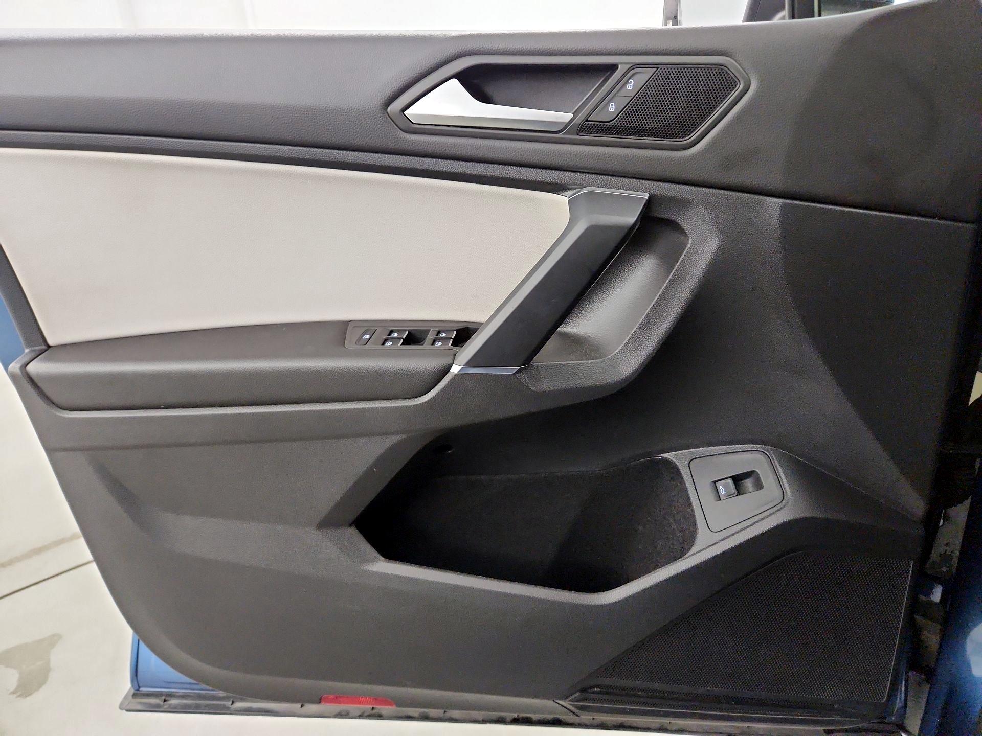 Thumbnail: 2020 Volkswagen Tiguan - 12