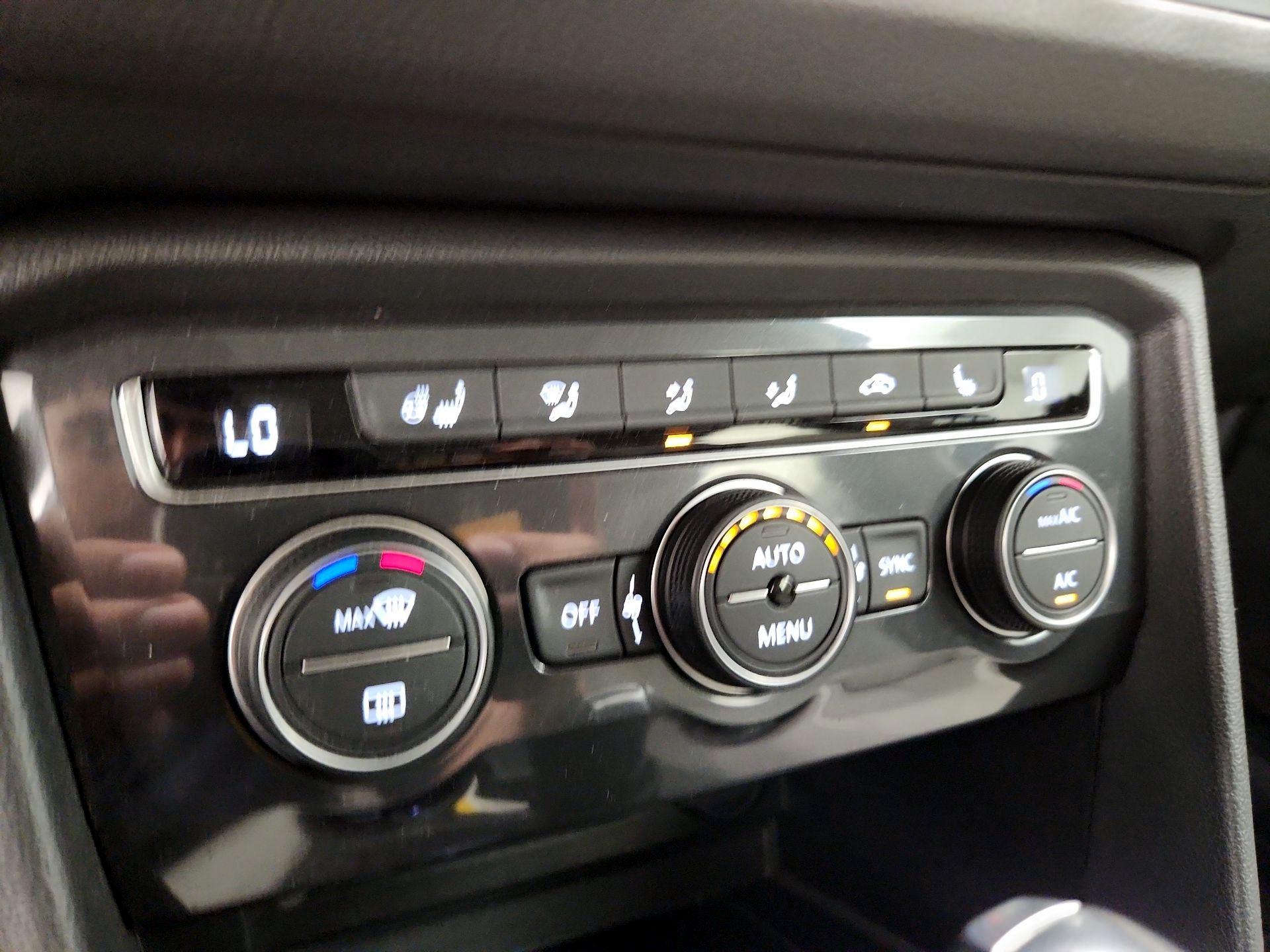 Thumbnail: 2020 Volkswagen Tiguan - 17