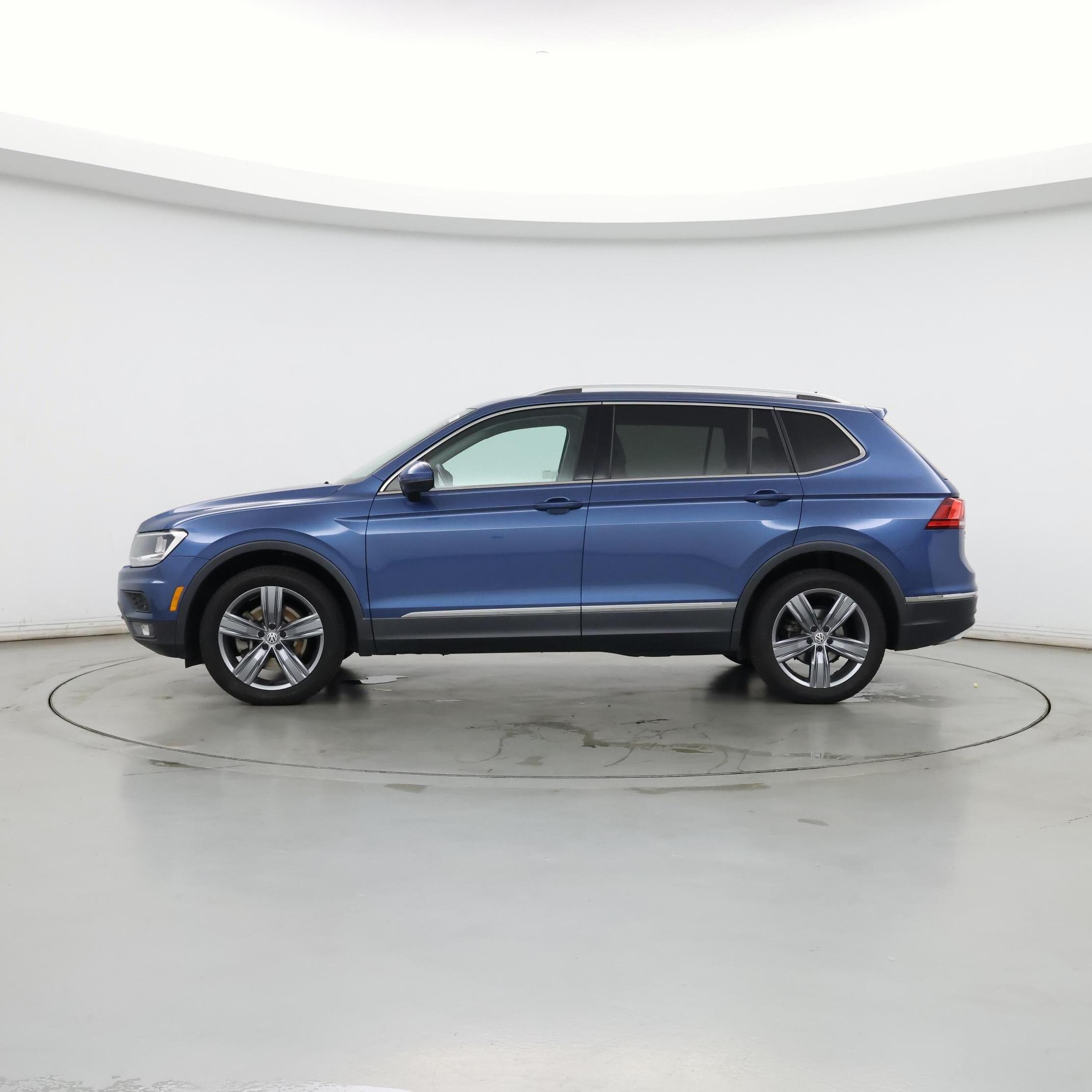 Thumbnail: 2020 Volkswagen Tiguan - 3