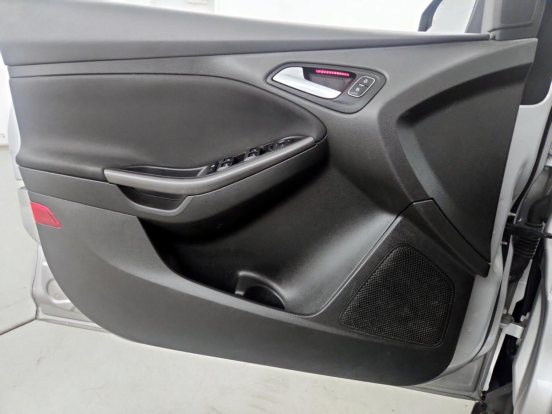 Thumbnail: 2016 Ford Focus - 12