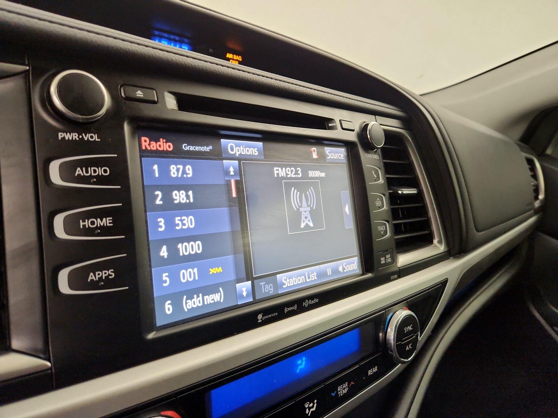 Thumbnail: 2019 Toyota Highlander - 15
