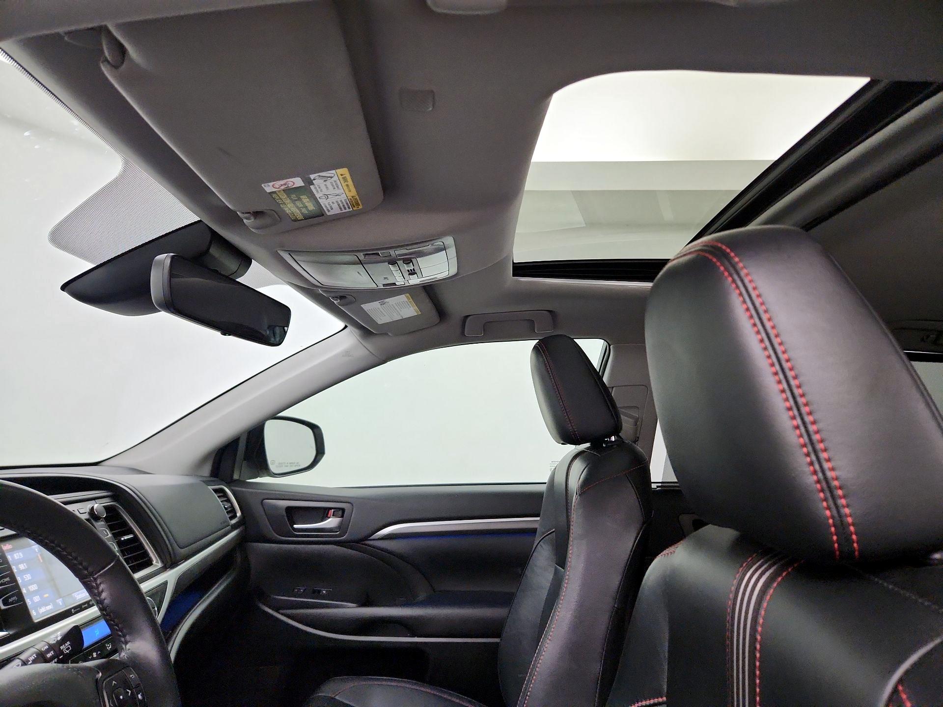 Thumbnail: 2019 Toyota Highlander - 19
