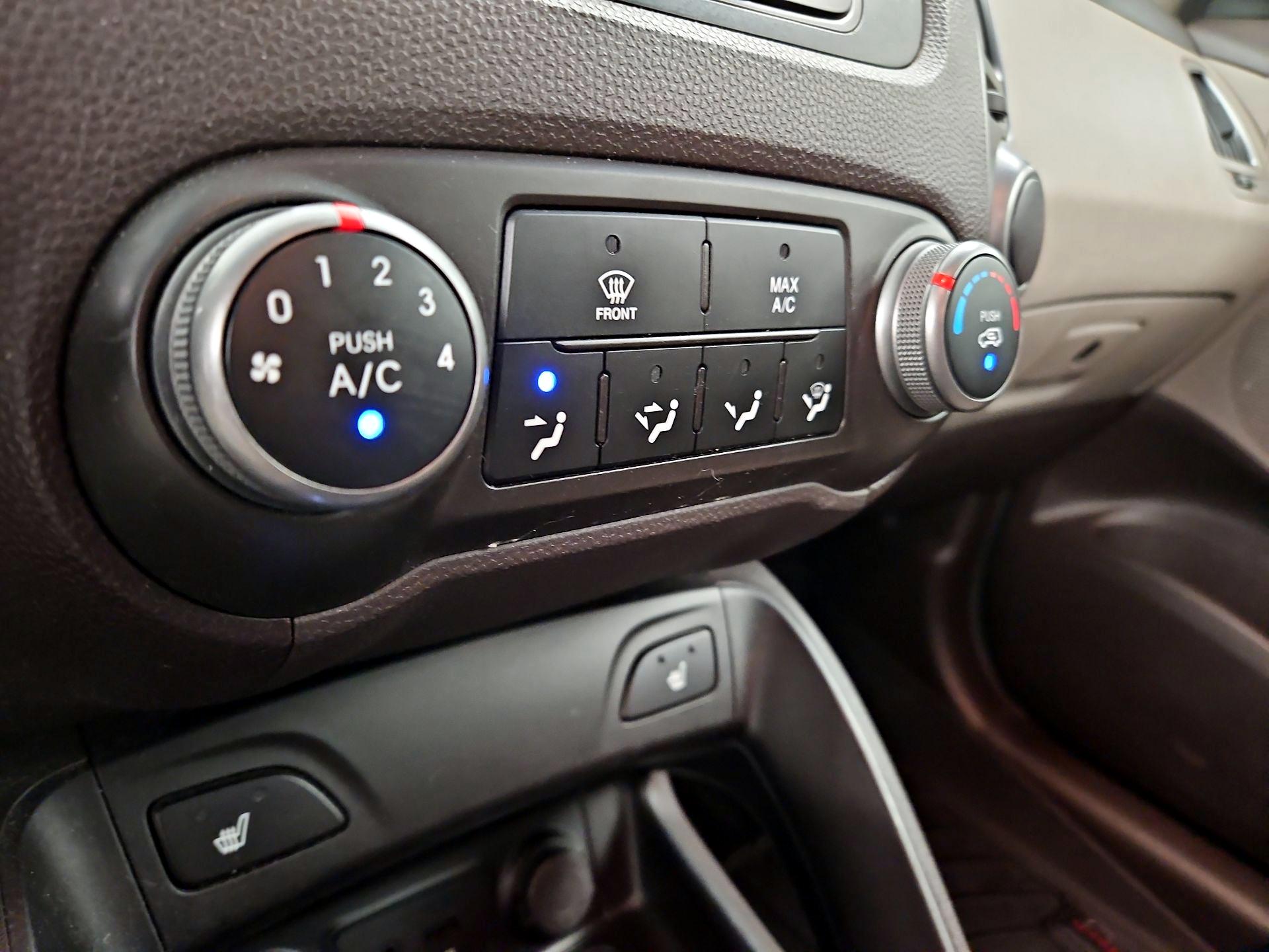 Thumbnail: 2014 Hyundai Tucson - 16