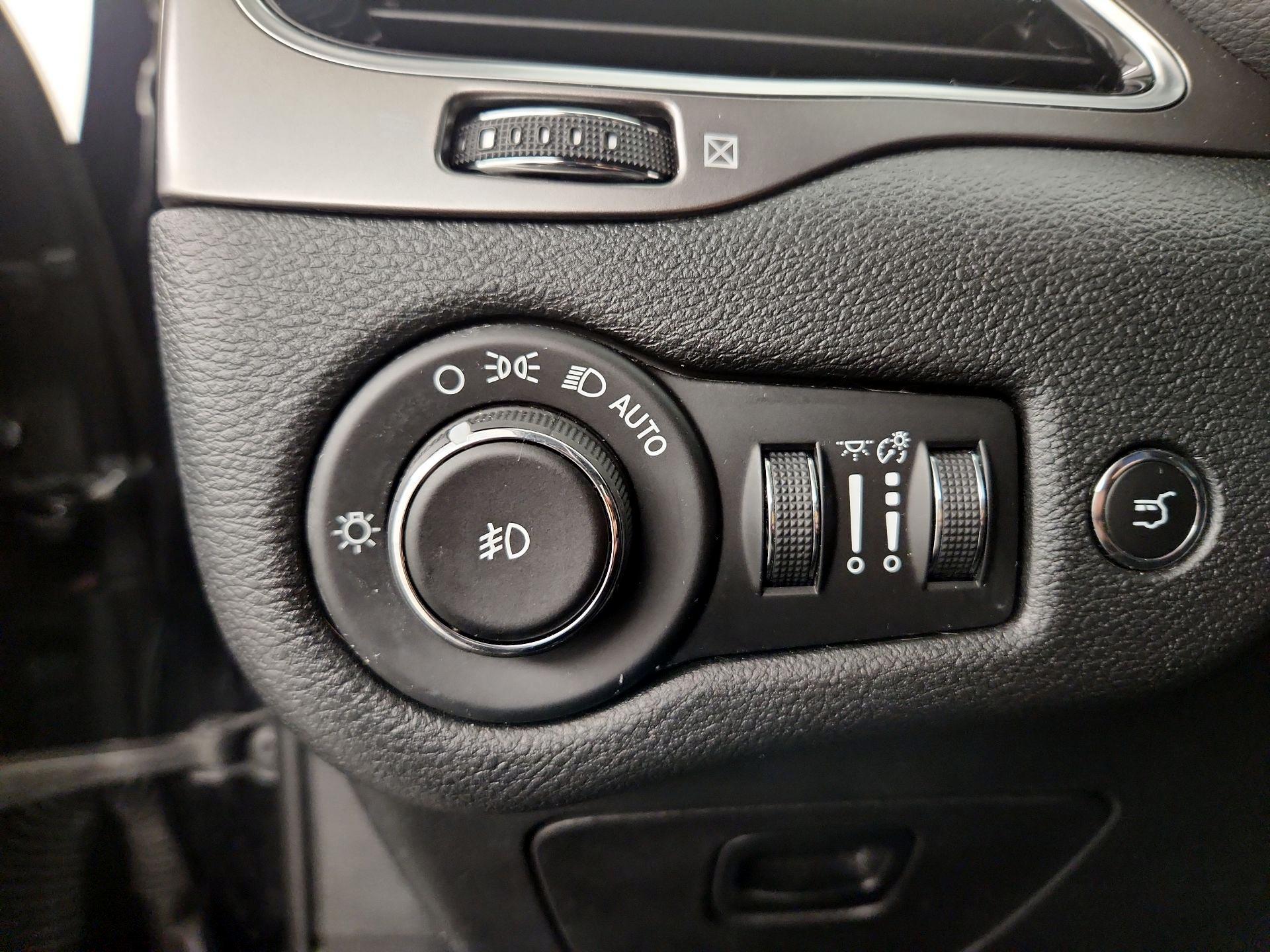 Thumbnail: 2019 Jeep Cherokee - 13