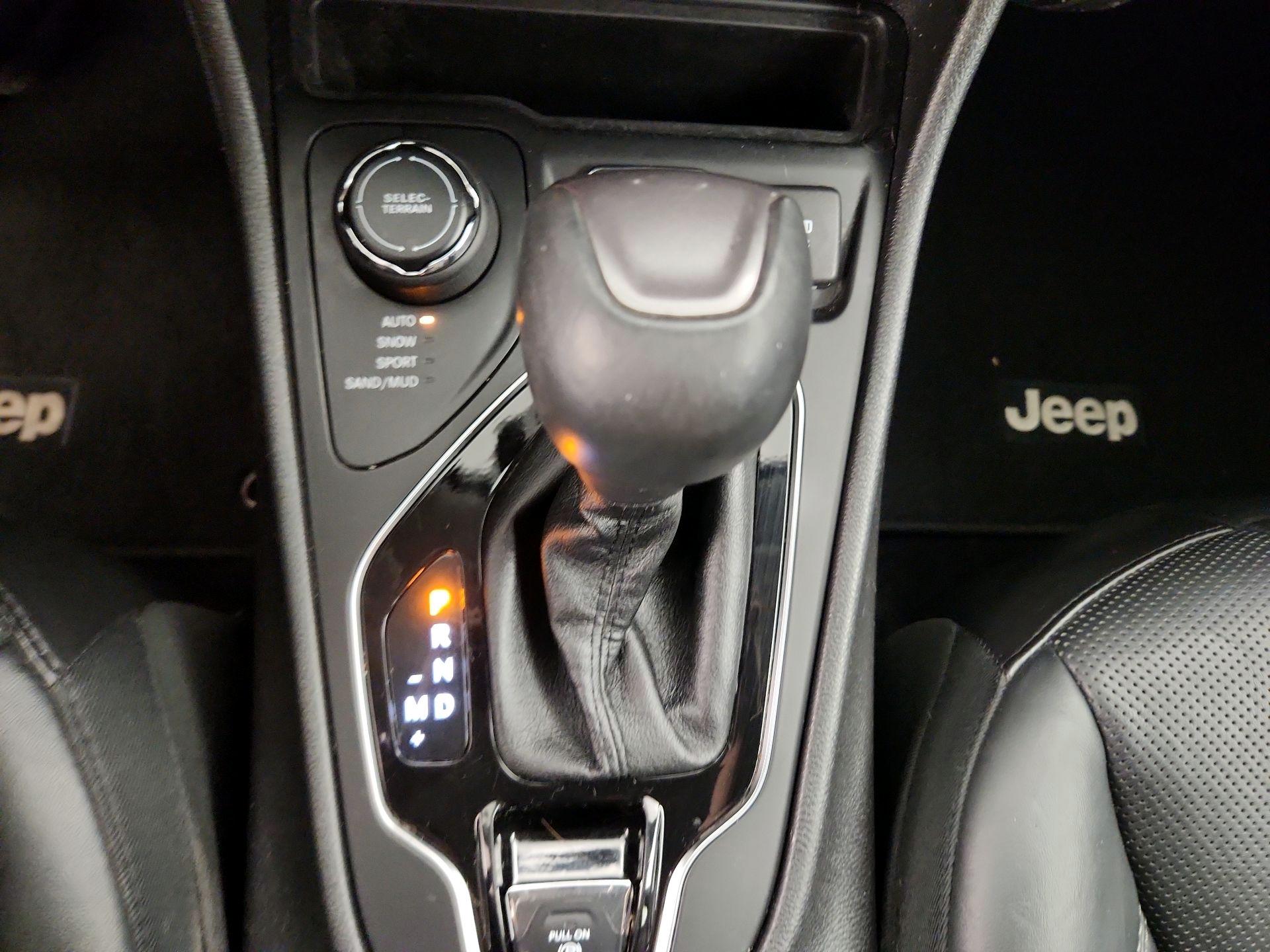 Thumbnail: 2019 Jeep Cherokee - 18