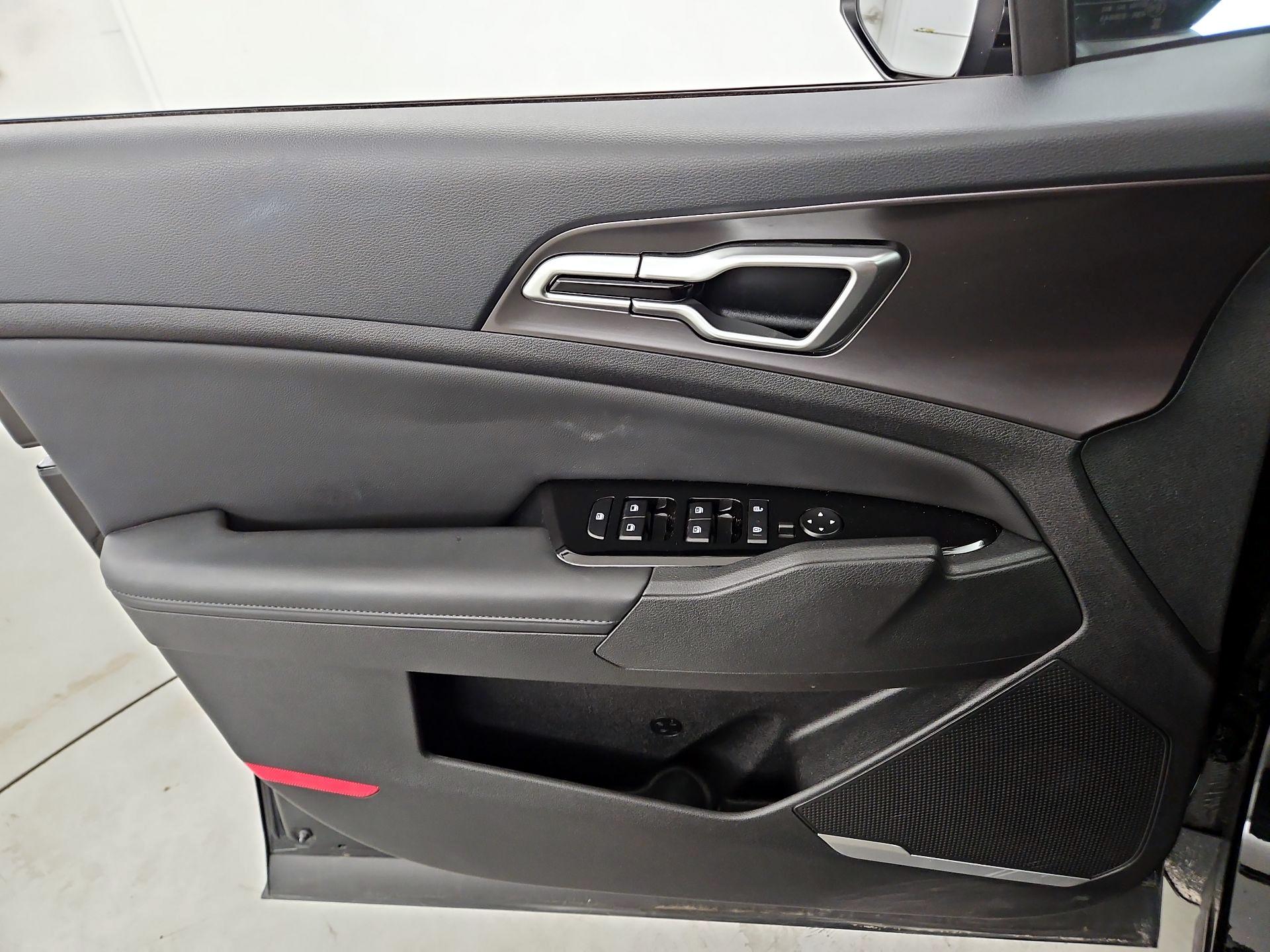 Thumbnail: 2023 Kia Sportage - 12