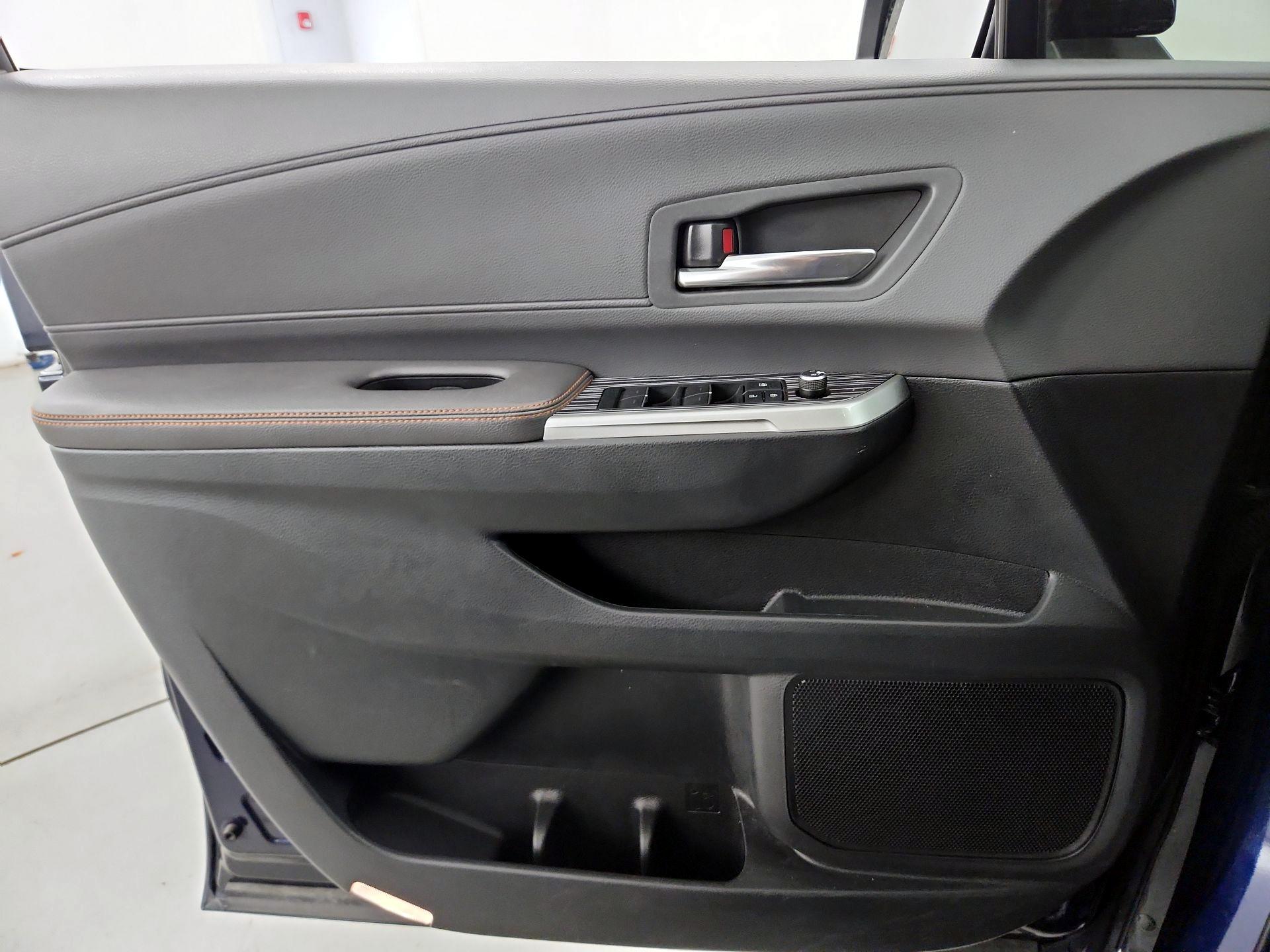 Thumbnail: 2021 Toyota Sienna - 12