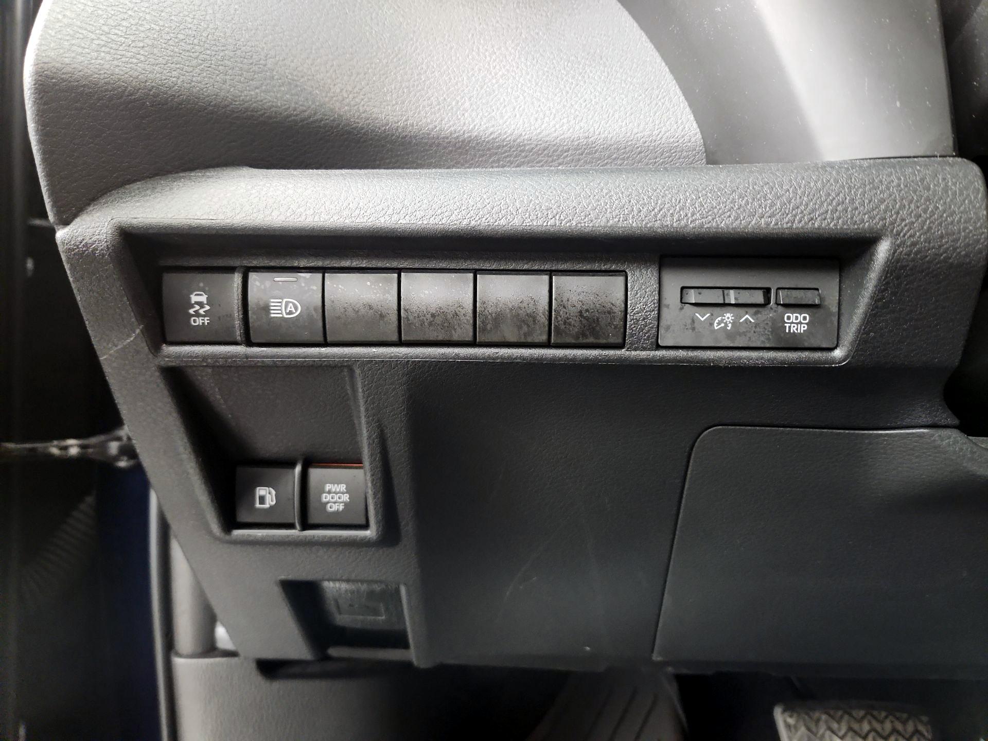 Thumbnail: 2021 Toyota Sienna - 13