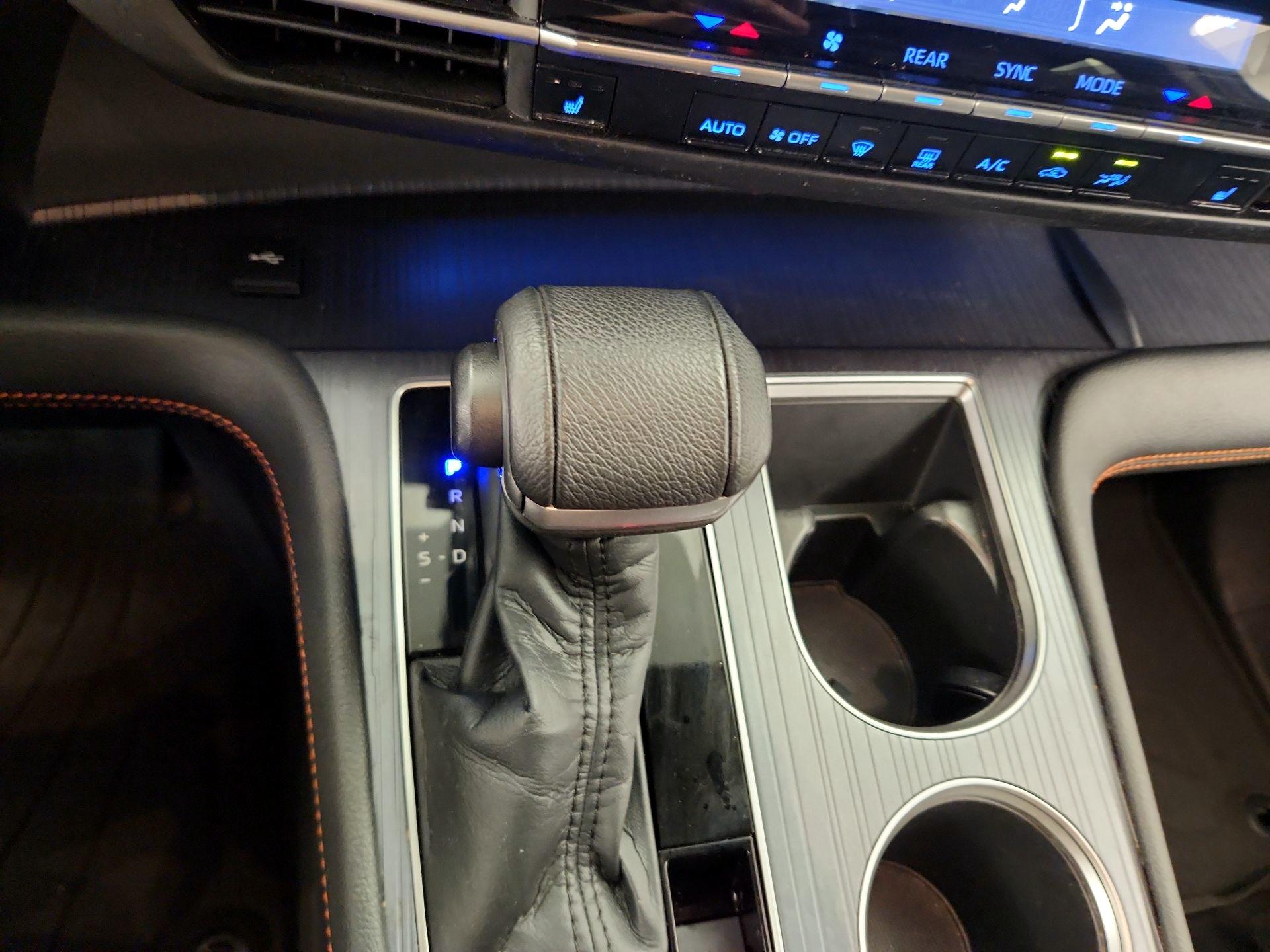Thumbnail: 2021 Toyota Sienna - 18