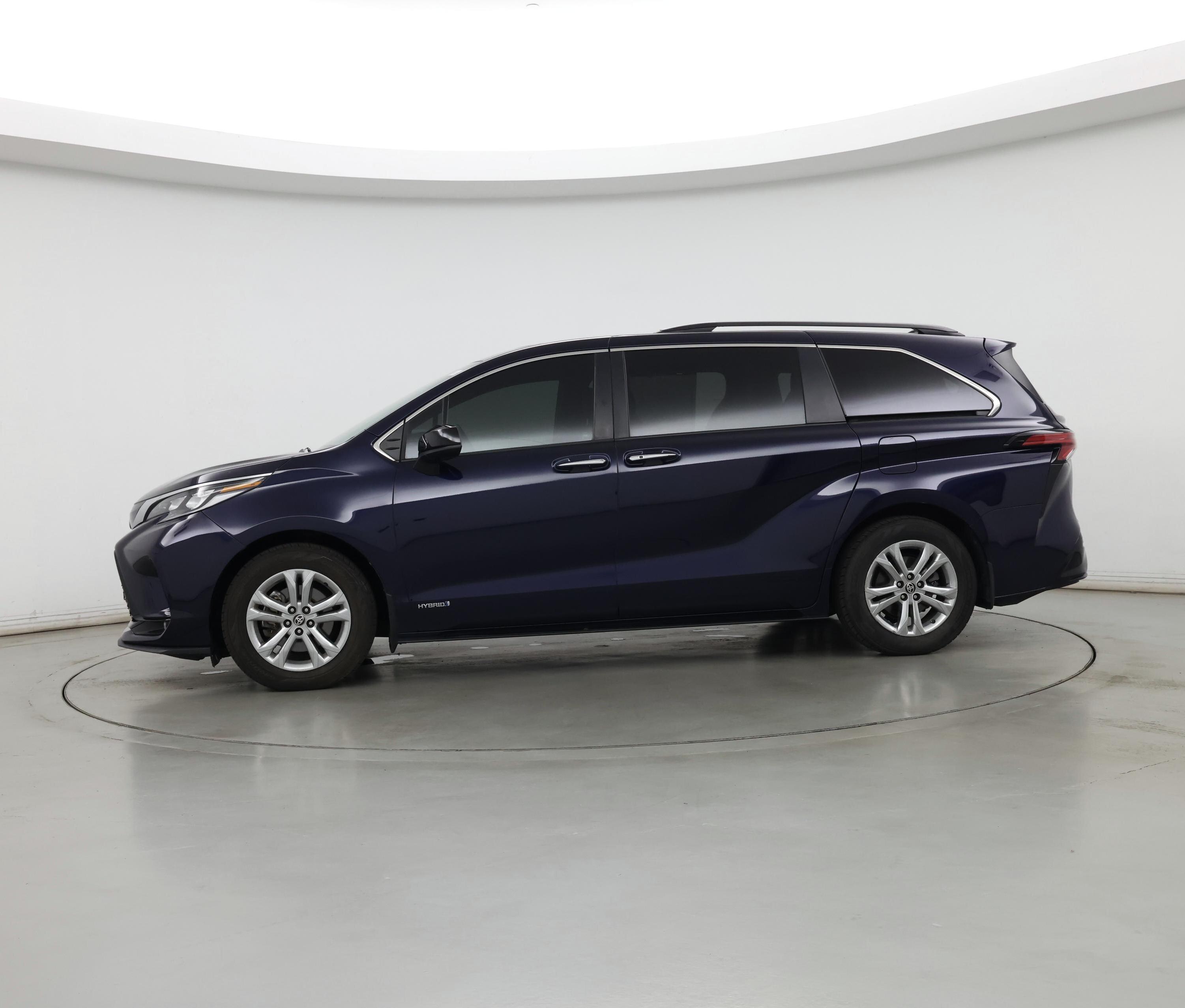 Thumbnail: 2021 Toyota Sienna - 3