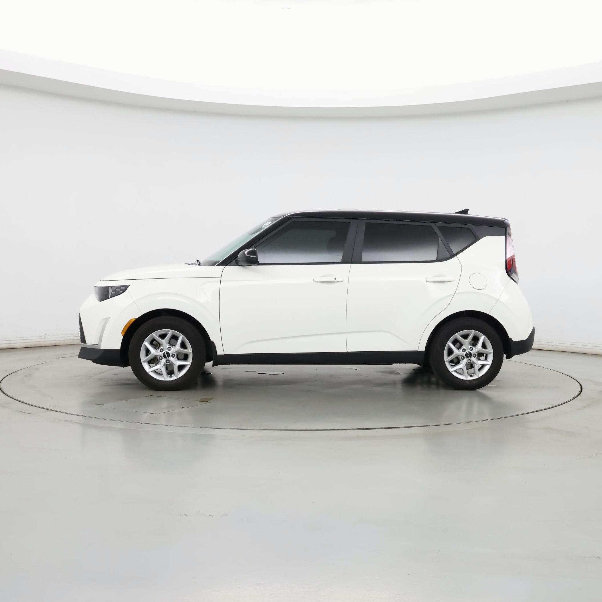 Thumbnail: 2023 Kia Soul - 3