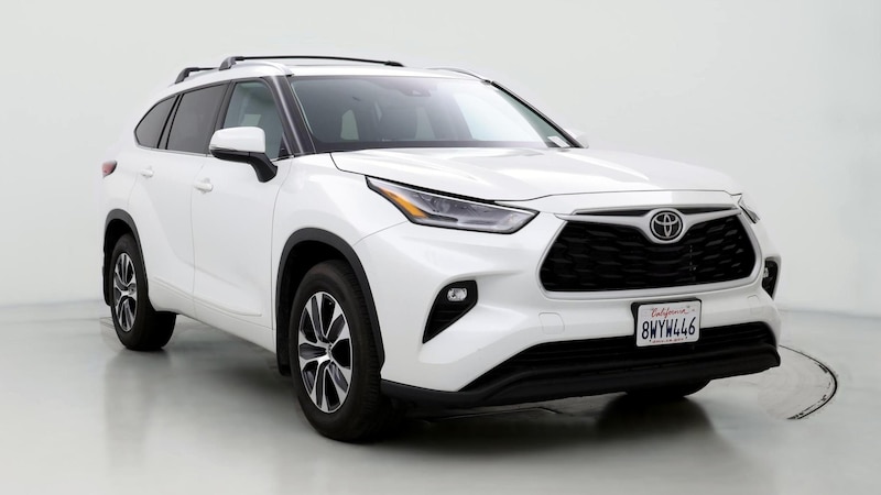 2021 Toyota Highlander XLE Hero Image