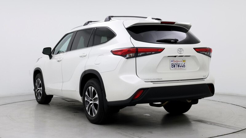 2021 Toyota Highlander XLE 2