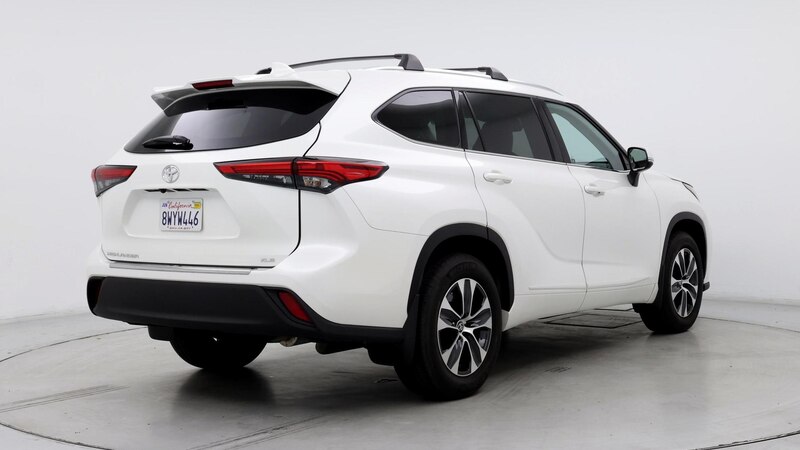 2021 Toyota Highlander XLE 8