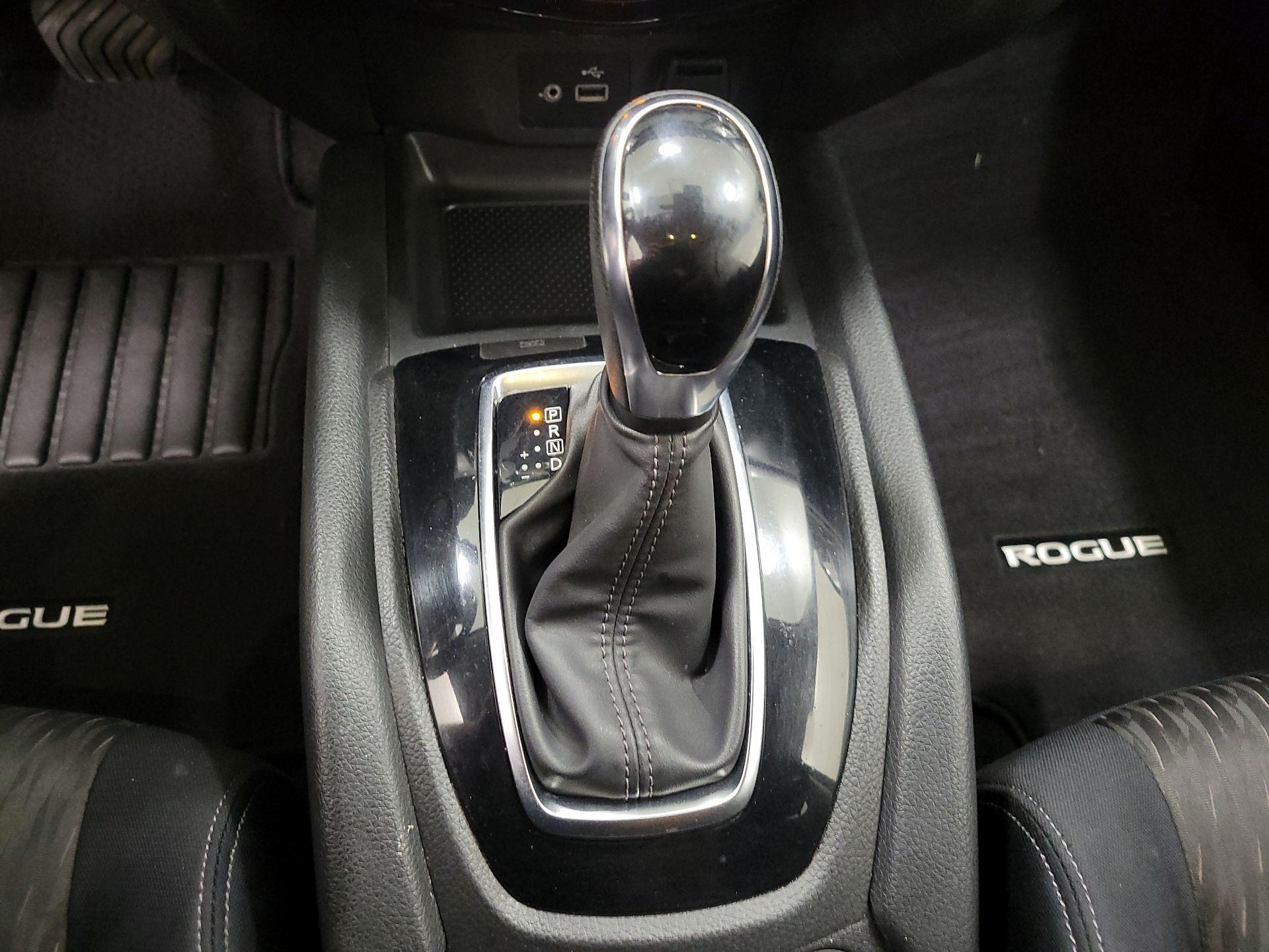 Thumbnail: 2019 Nissan Rogue - 17