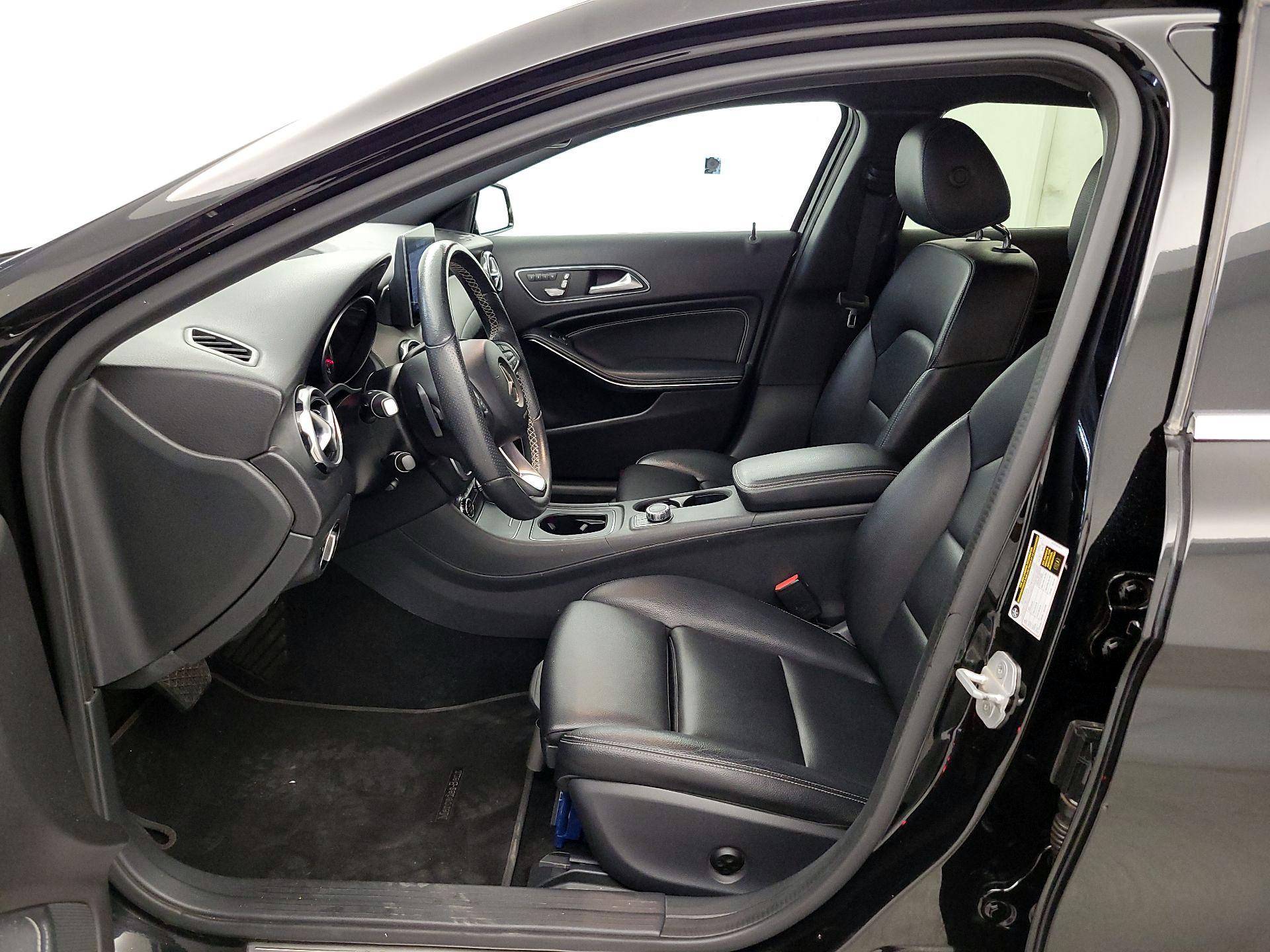 Thumbnail: 2018 Mercedes-Benz GLA - 11