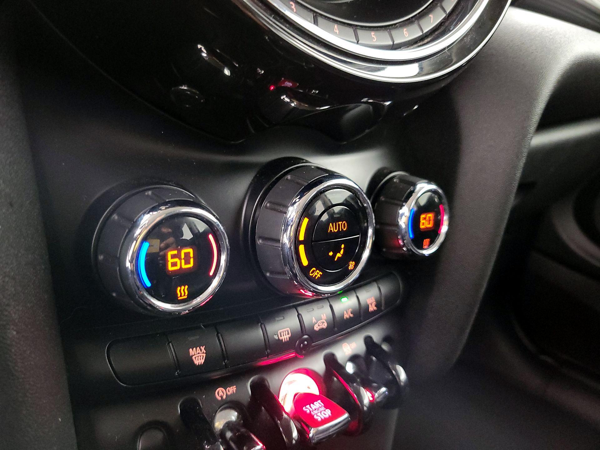 Thumbnail: 2015 MINI Cooper Hardtop - 15