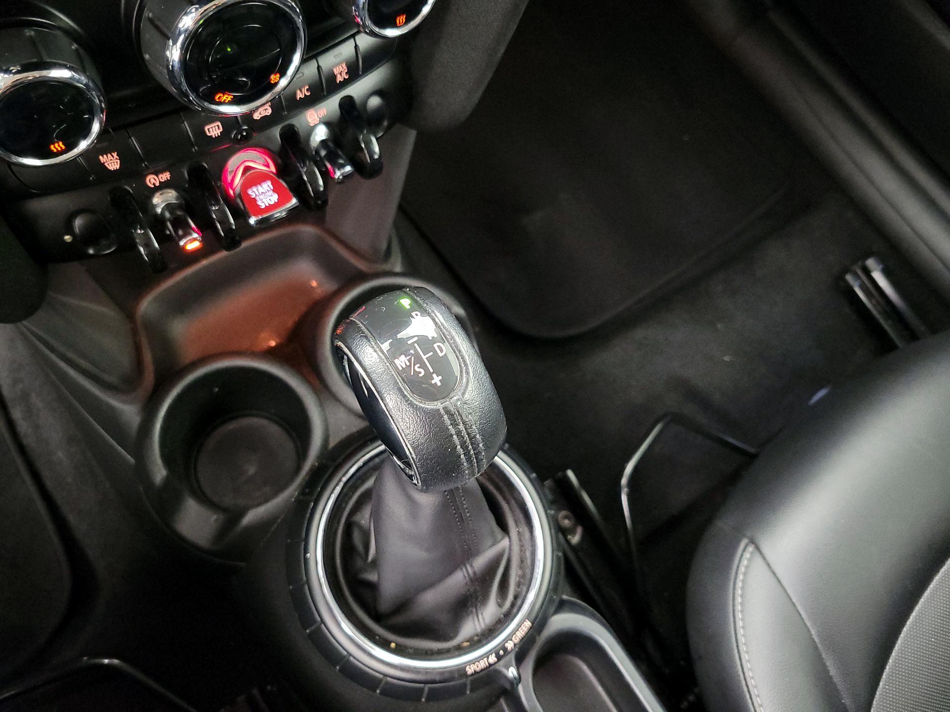 Thumbnail: 2015 MINI Cooper Hardtop - 16