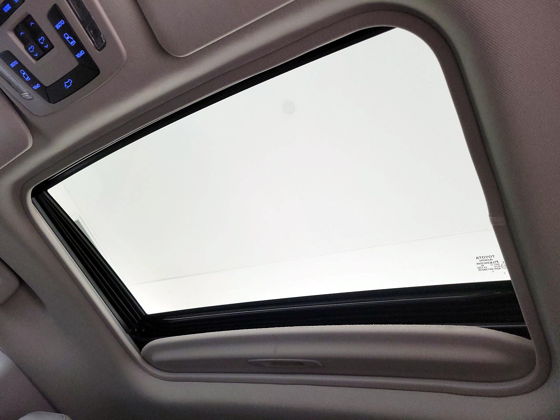 Thumbnail: 2022 Toyota Sienna - 20