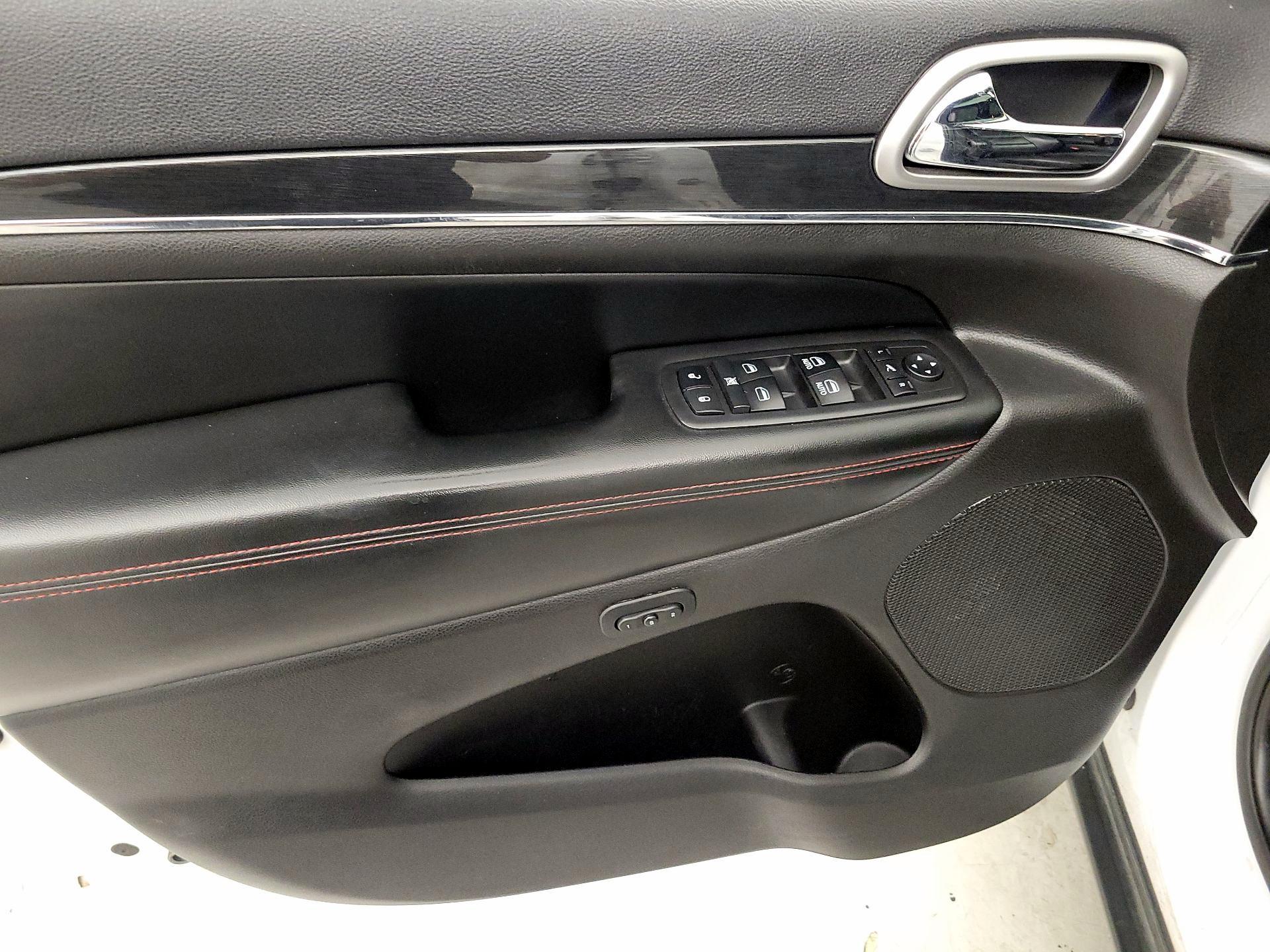 Thumbnail: 2018 Jeep Grand Cherokee - 12