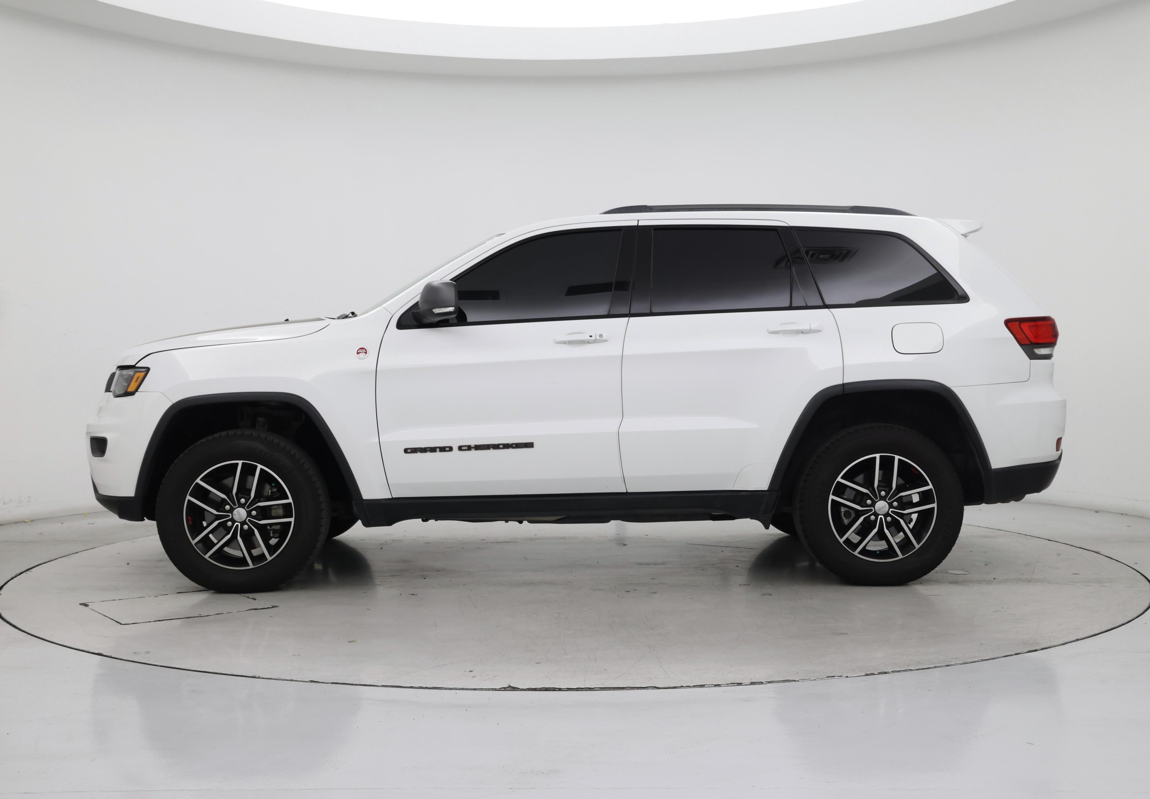 Thumbnail: 2018 Jeep Grand Cherokee - 3