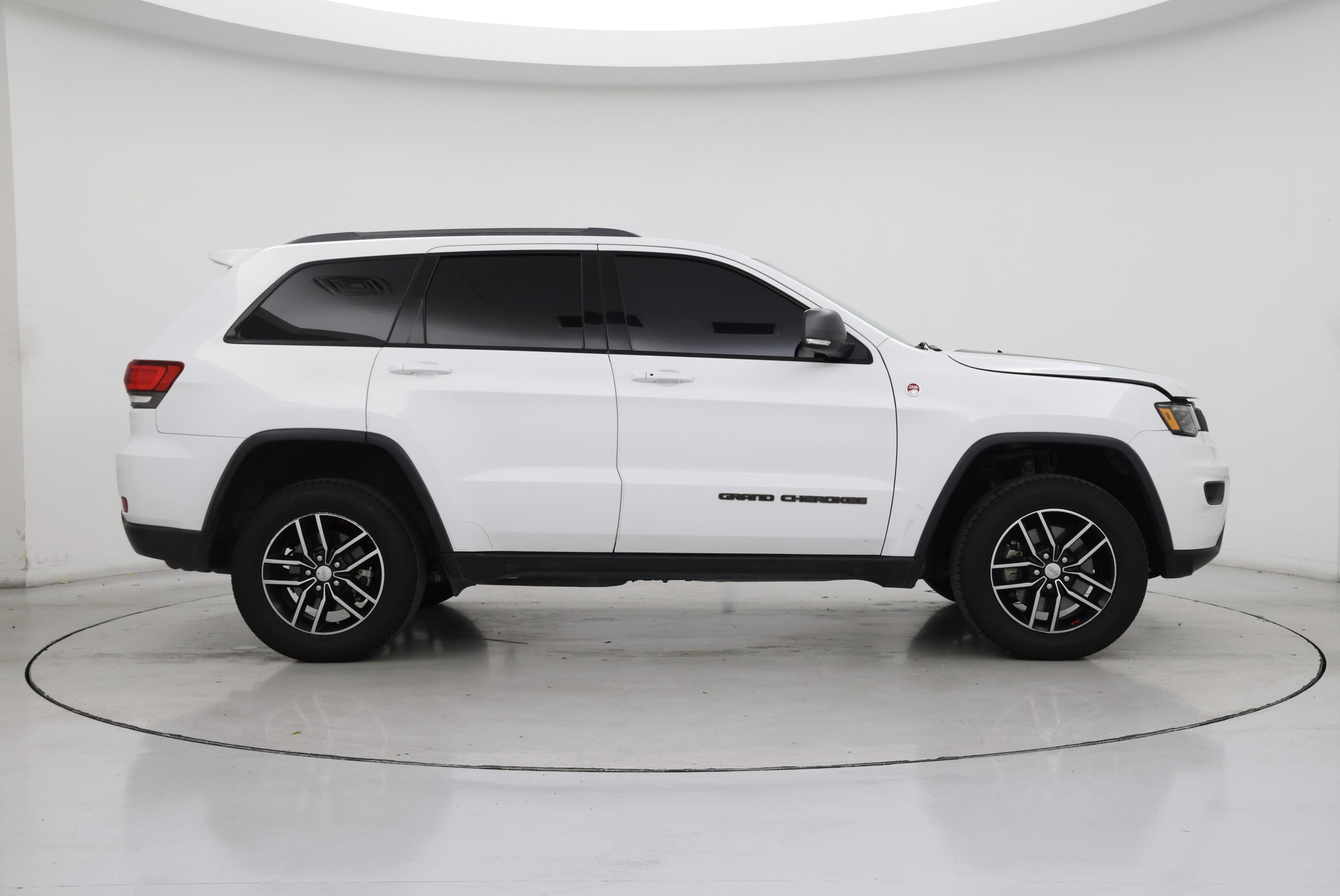 Thumbnail: 2018 Jeep Grand Cherokee - 7