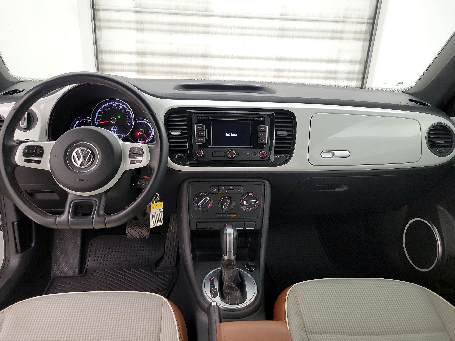 Thumbnail: 2015 Volkswagen Beetle - 9