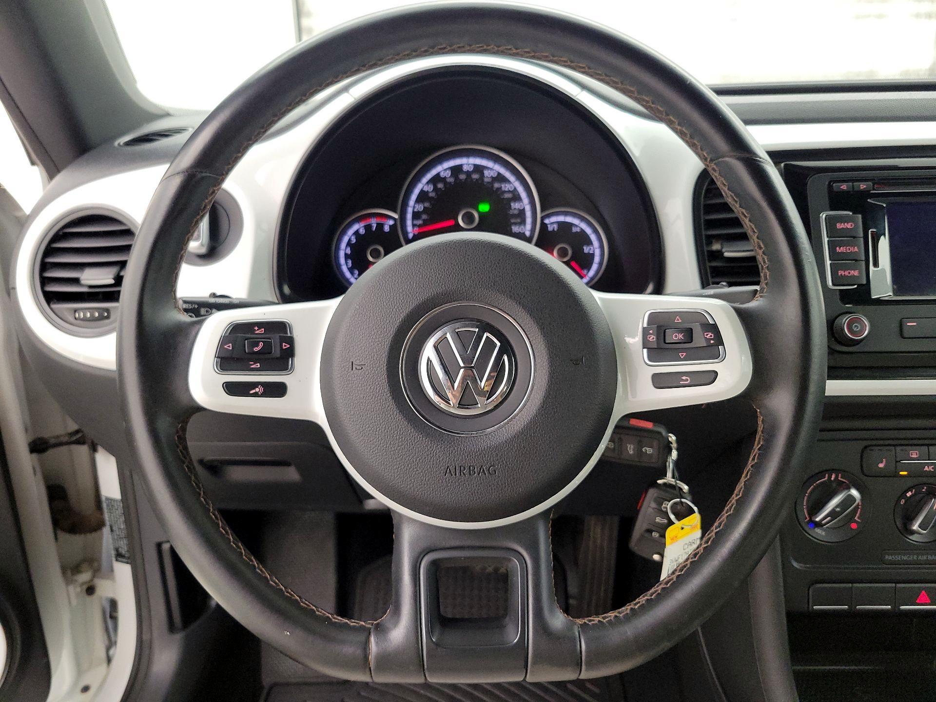 Thumbnail: 2015 Volkswagen Beetle - 10