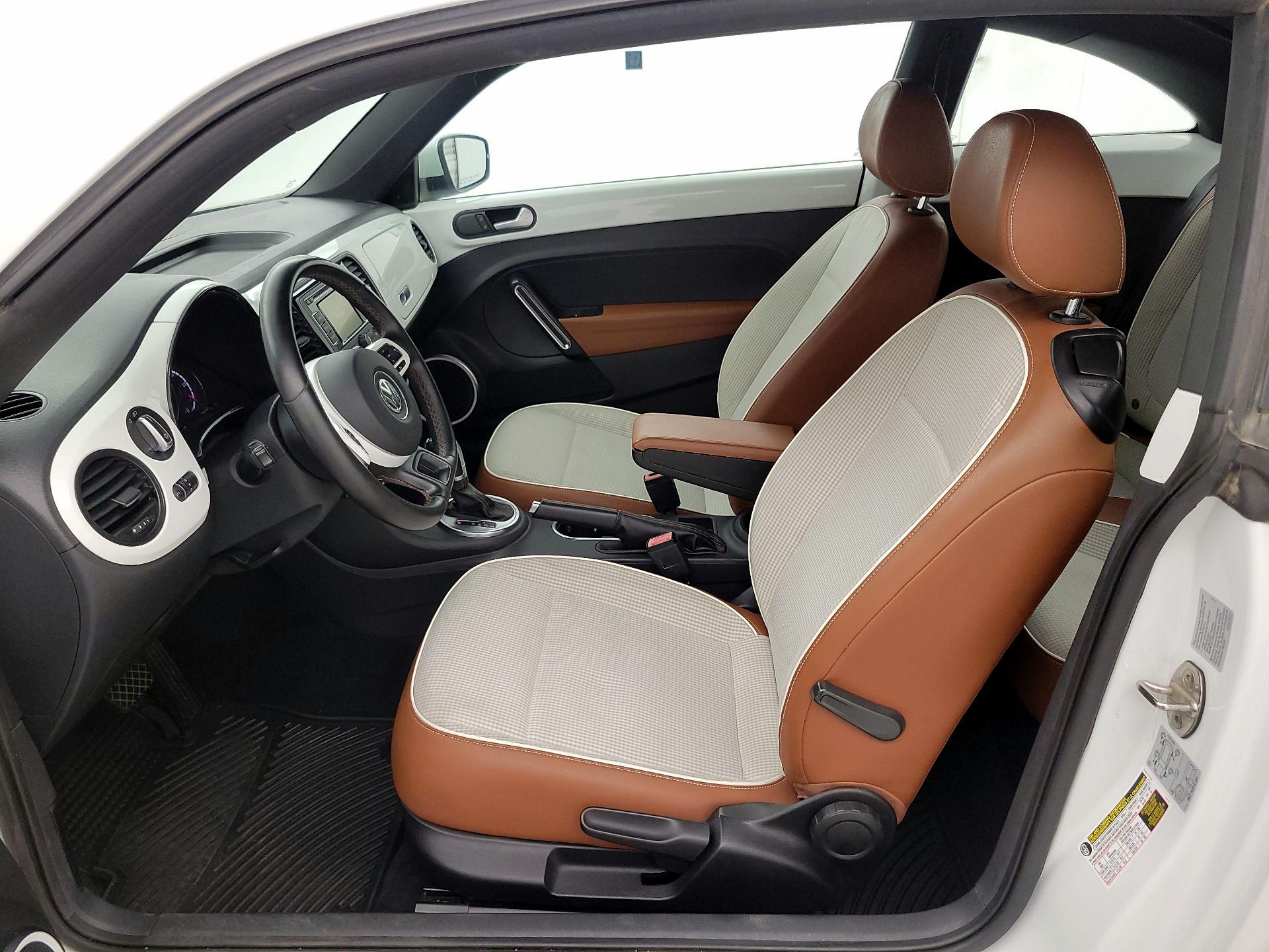 Thumbnail: 2015 Volkswagen Beetle - 11