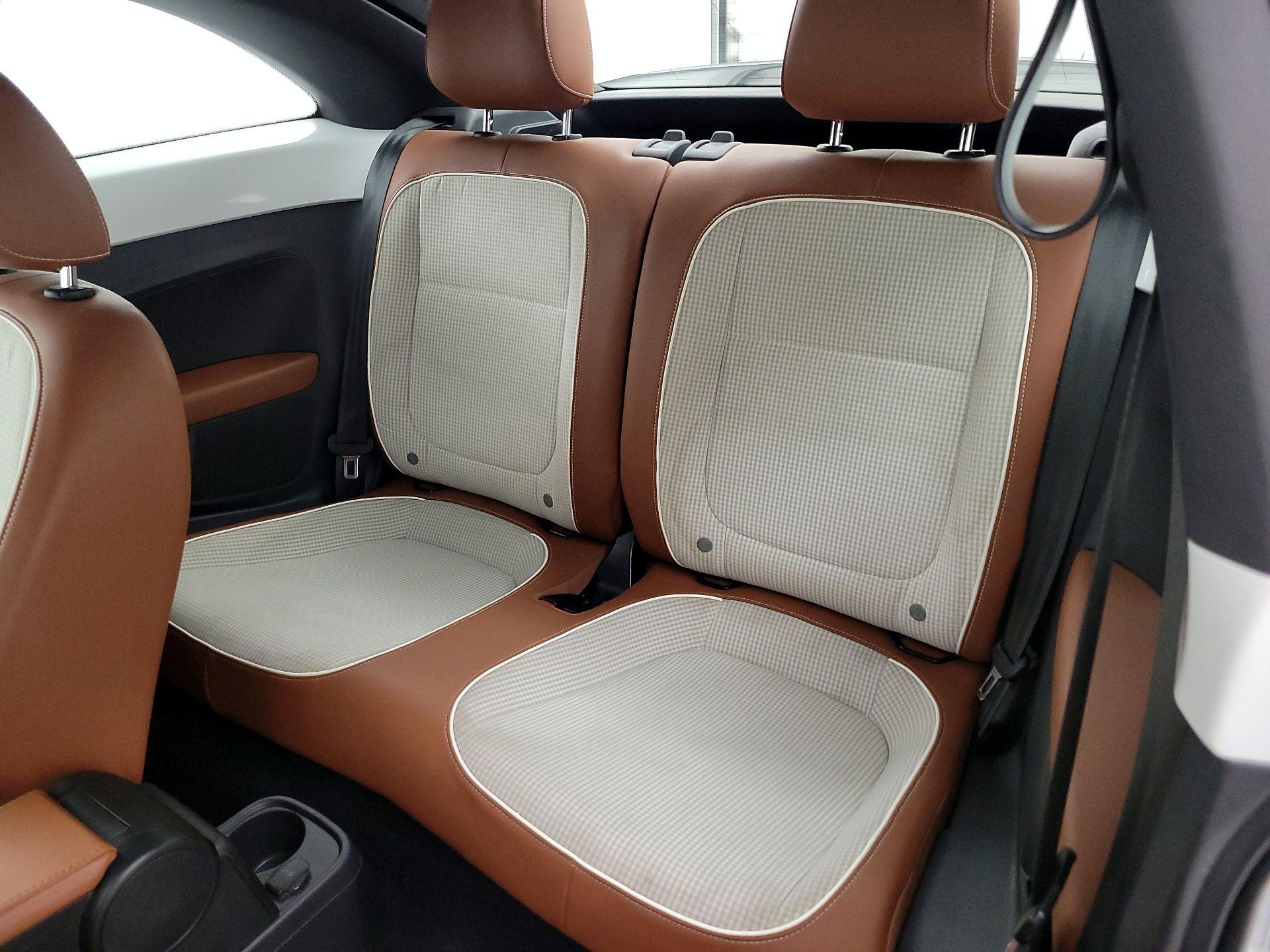 Thumbnail: 2015 Volkswagen Beetle - 18