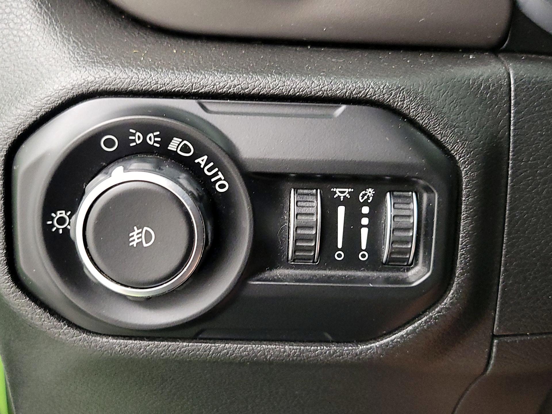 Thumbnail: 2018 Jeep Wrangler - 13